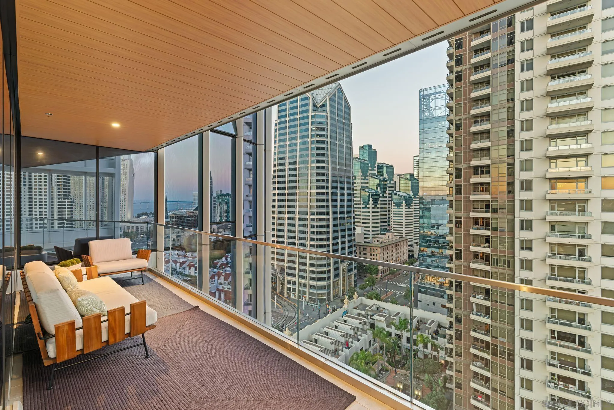https://cdn.realtyfeed.com/cdn/127/260021380/eae5a3cf83635deaef501f7ea5a72c2d.webp