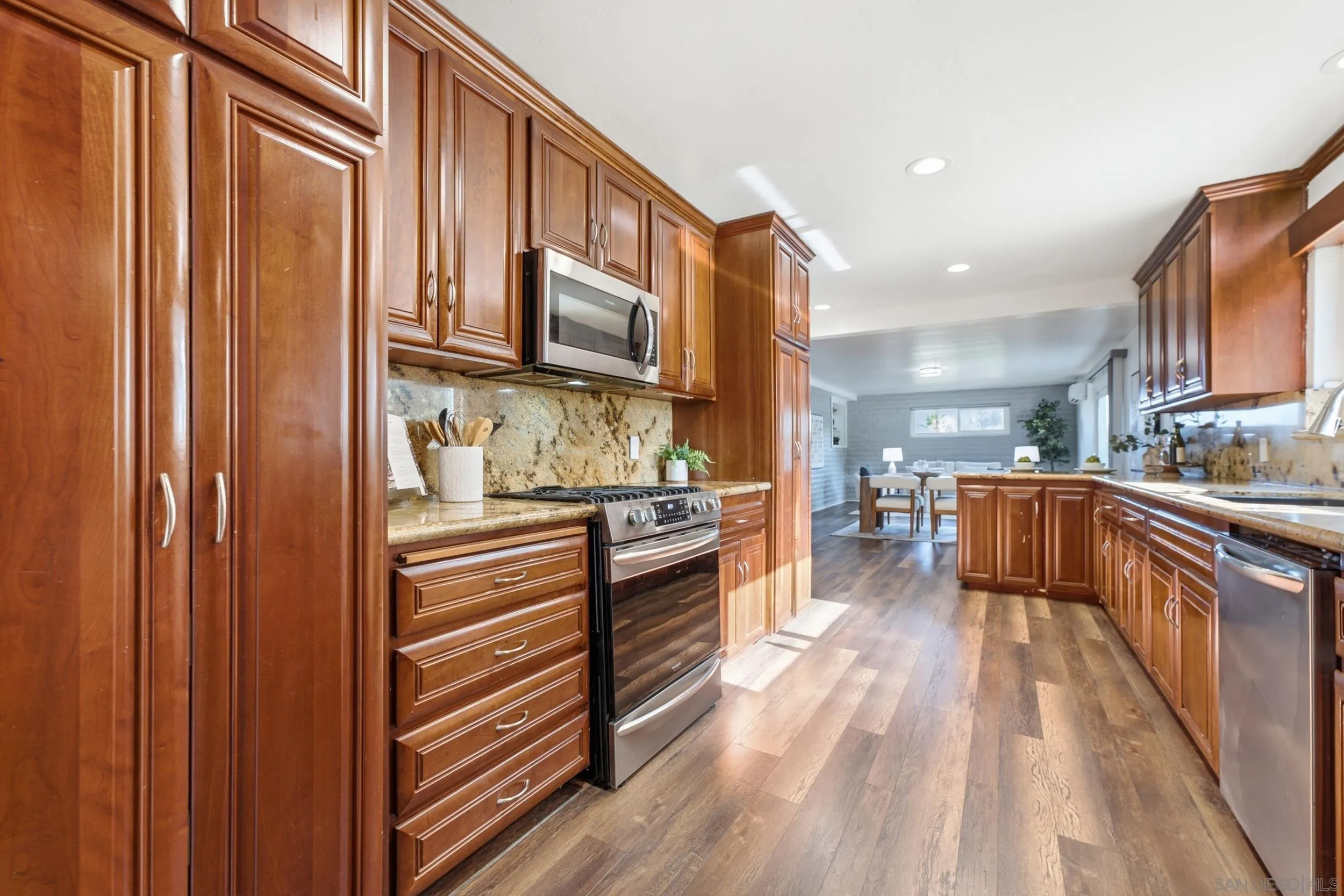 https://cdn.realtyfeed.com/cdn/127/260021384/423b643715d775e88e0a98be2df4eb48.webp