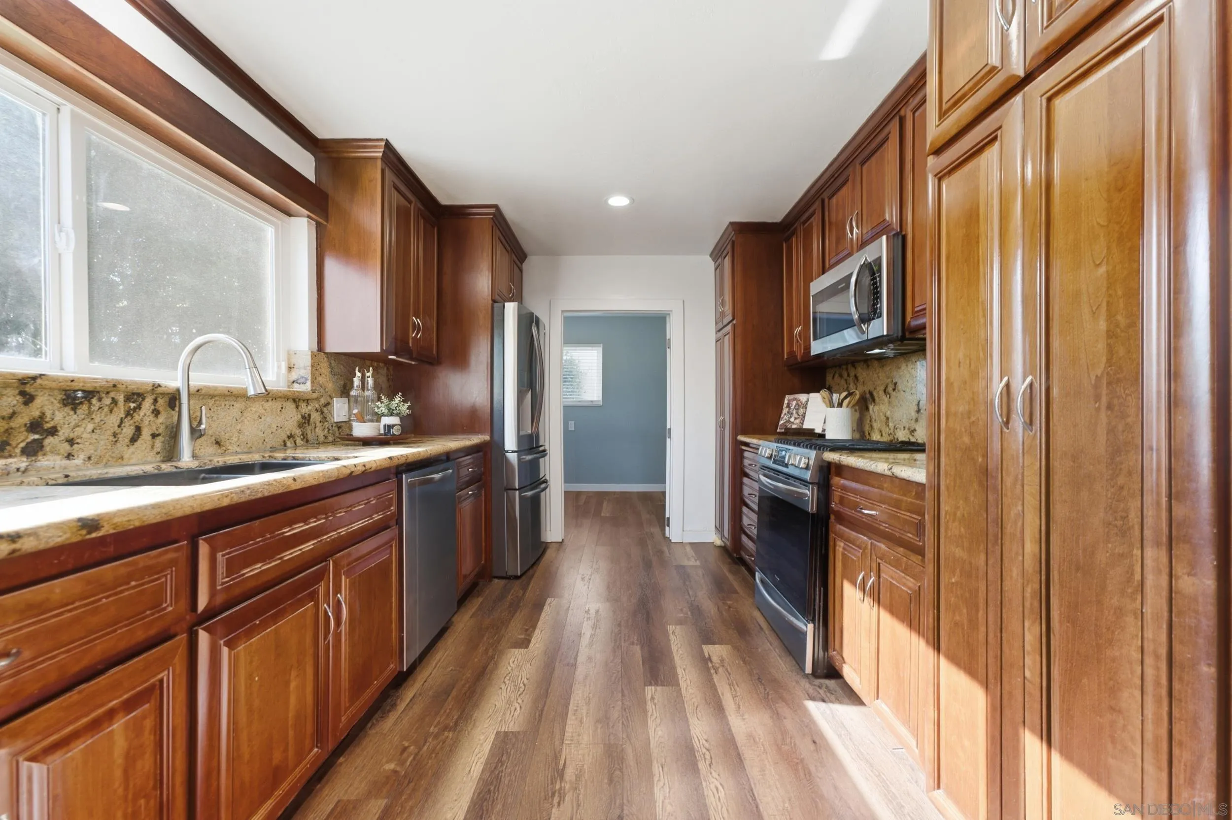 https://cdn.realtyfeed.com/cdn/127/260021384/682b9a8f8524a7fde5530d662a5429d7.webp