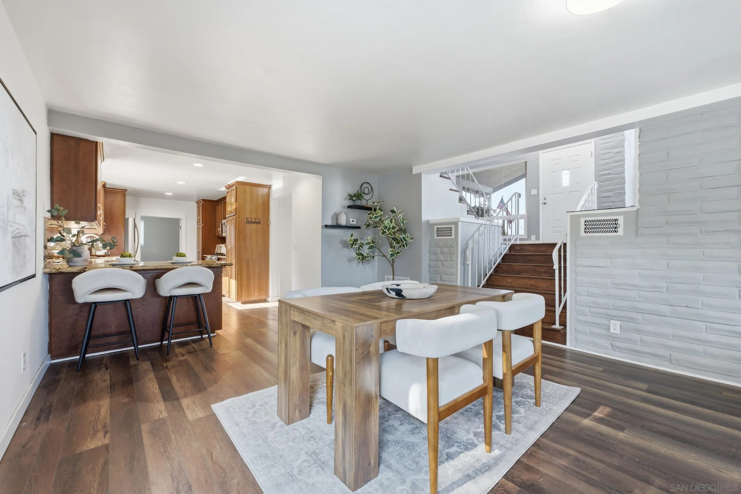 https://cdn.realtyfeed.com/cdn/127/260021384/892cd2d73d8bf58cb3a13ce107c38e68.webp