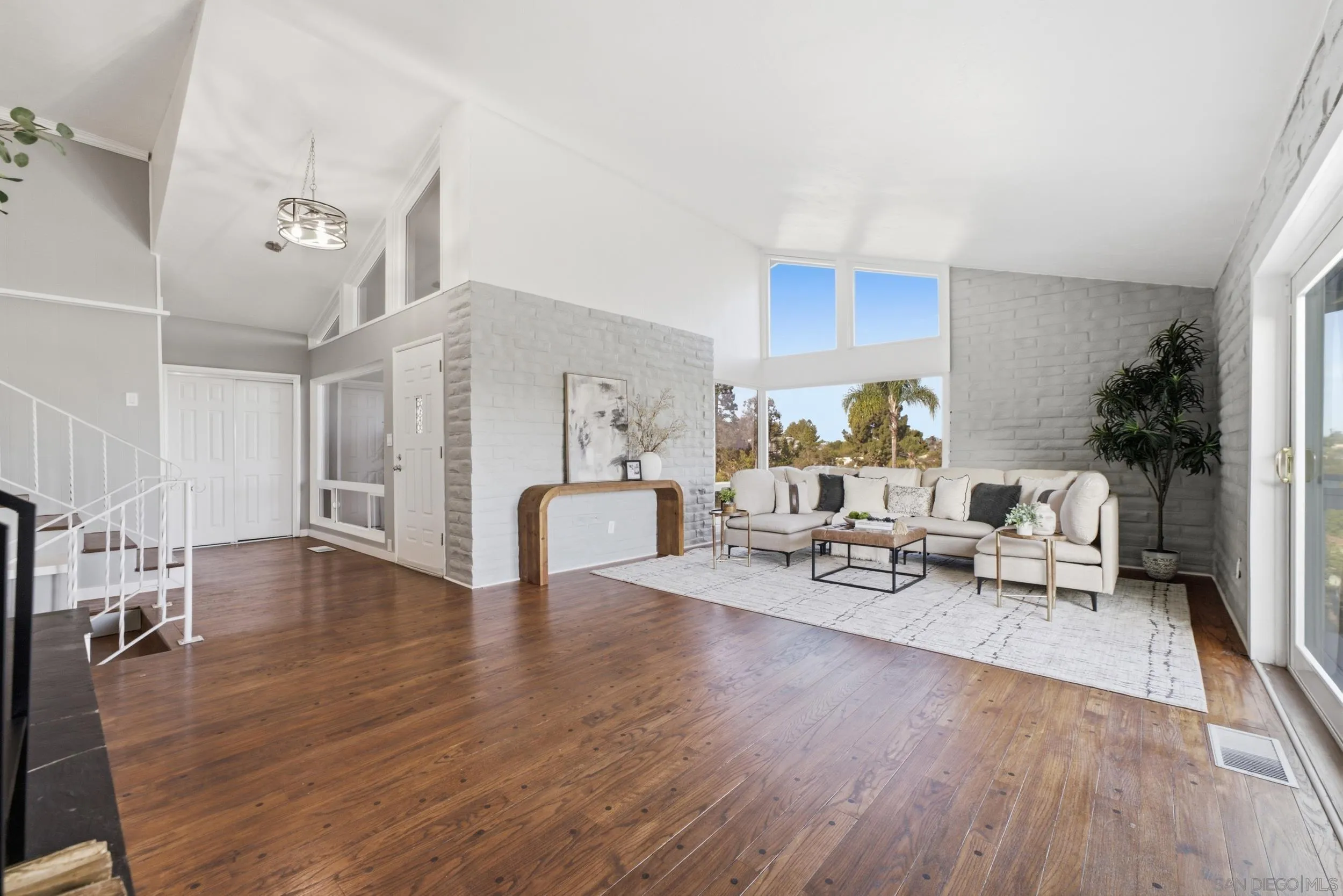 https://cdn.realtyfeed.com/cdn/127/260021384/8cee78190f70af4b10a3c381b89a9508.webp