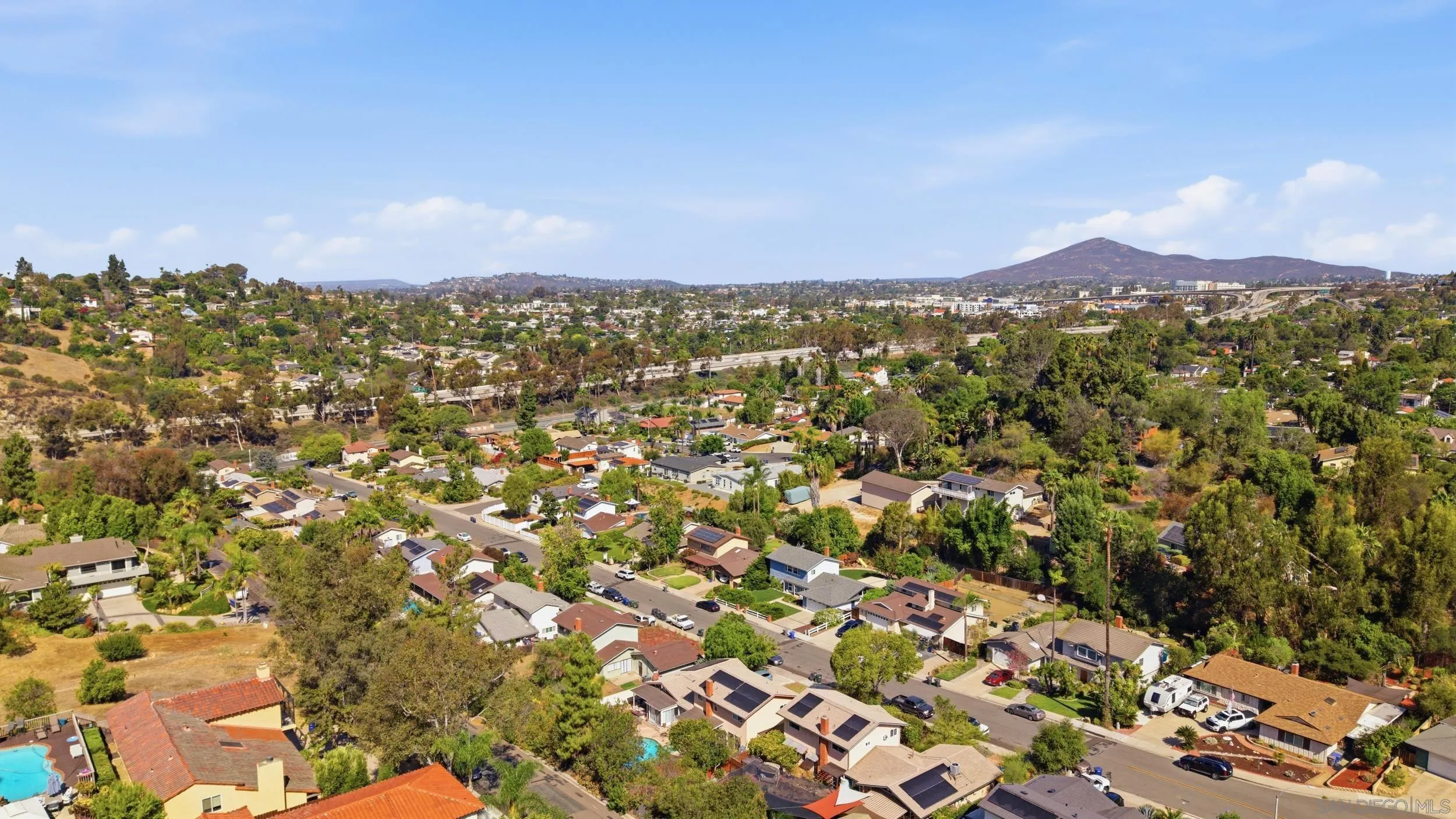 https://cdn.realtyfeed.com/cdn/127/260021384/c24a29cc4b5bd9ea2ea3f6d1c85cdeab.webp