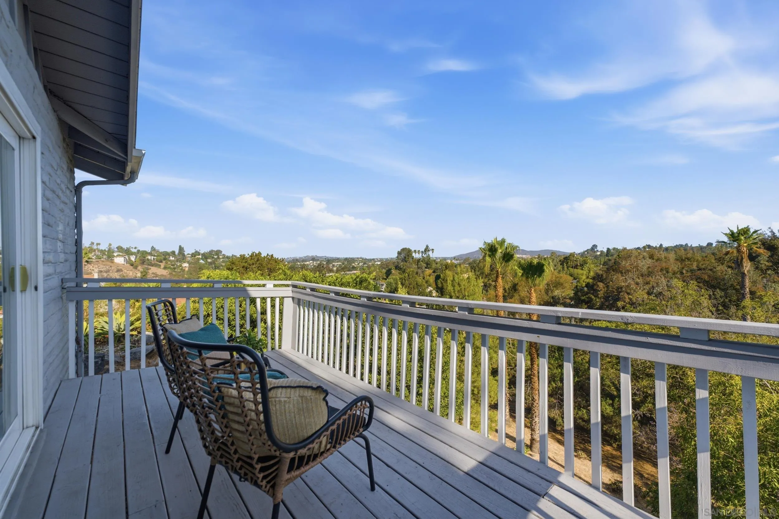 https://cdn.realtyfeed.com/cdn/127/260021384/ebd174c763bb464c18f7b196250e60d7.webp