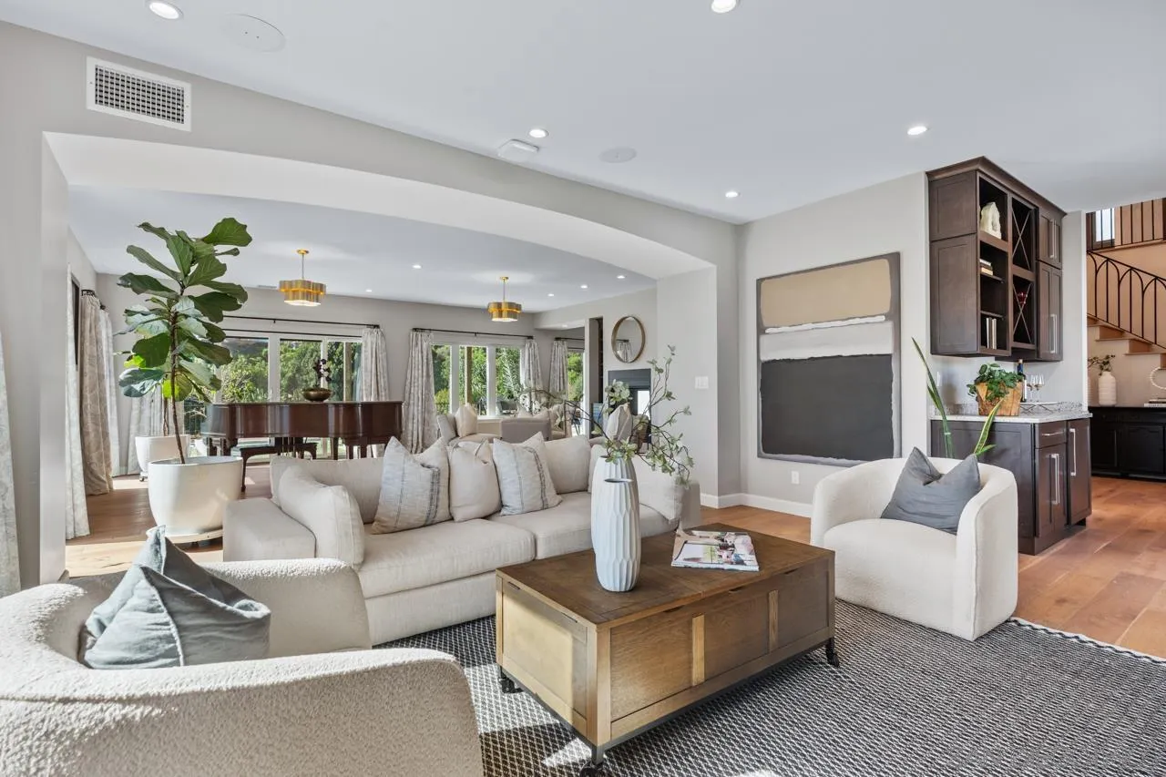 https://cdn.realtyfeed.com/cdn/127/260021386/ec8ebb6d98e7d80e112a4ea0f299e44f.webp