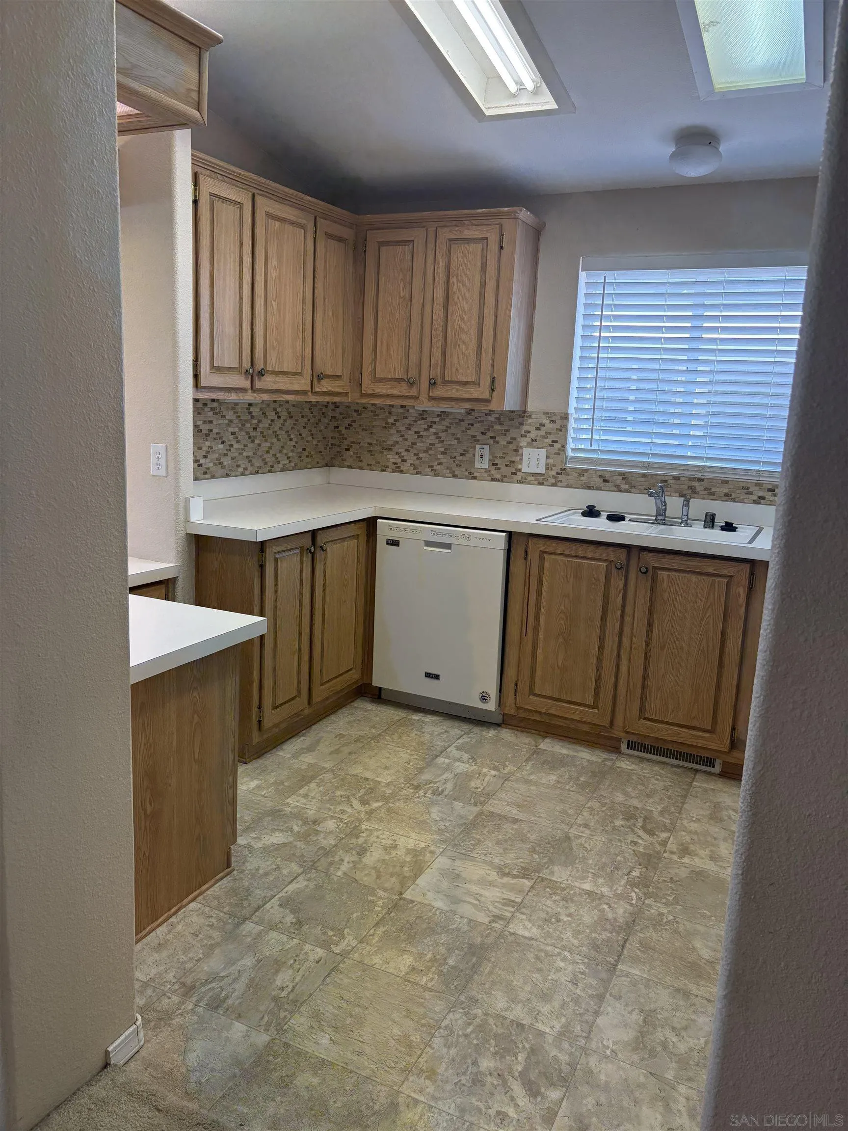 https://cdn.realtyfeed.com/cdn/127/260021387/5c1b82ce9c789b7cecfb59c65bd25e6a.webp