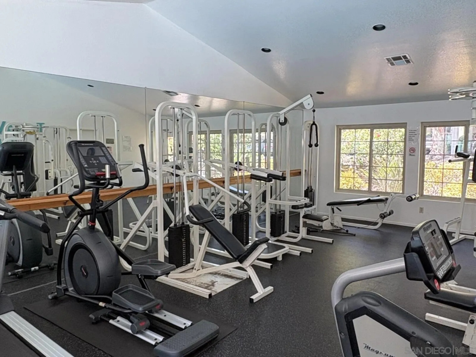 https://cdn.realtyfeed.com/cdn/127/260021399/0b04e870d2574e25a28b1056f68398b1.webp