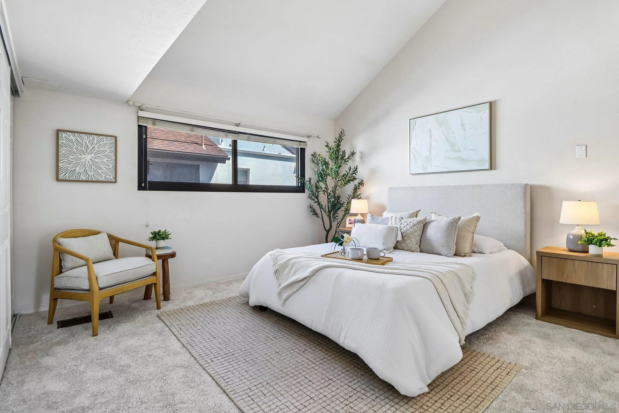 https://cdn.realtyfeed.com/cdn/127/260021404/439e595f1a77277c5aed9203e989e219.webp