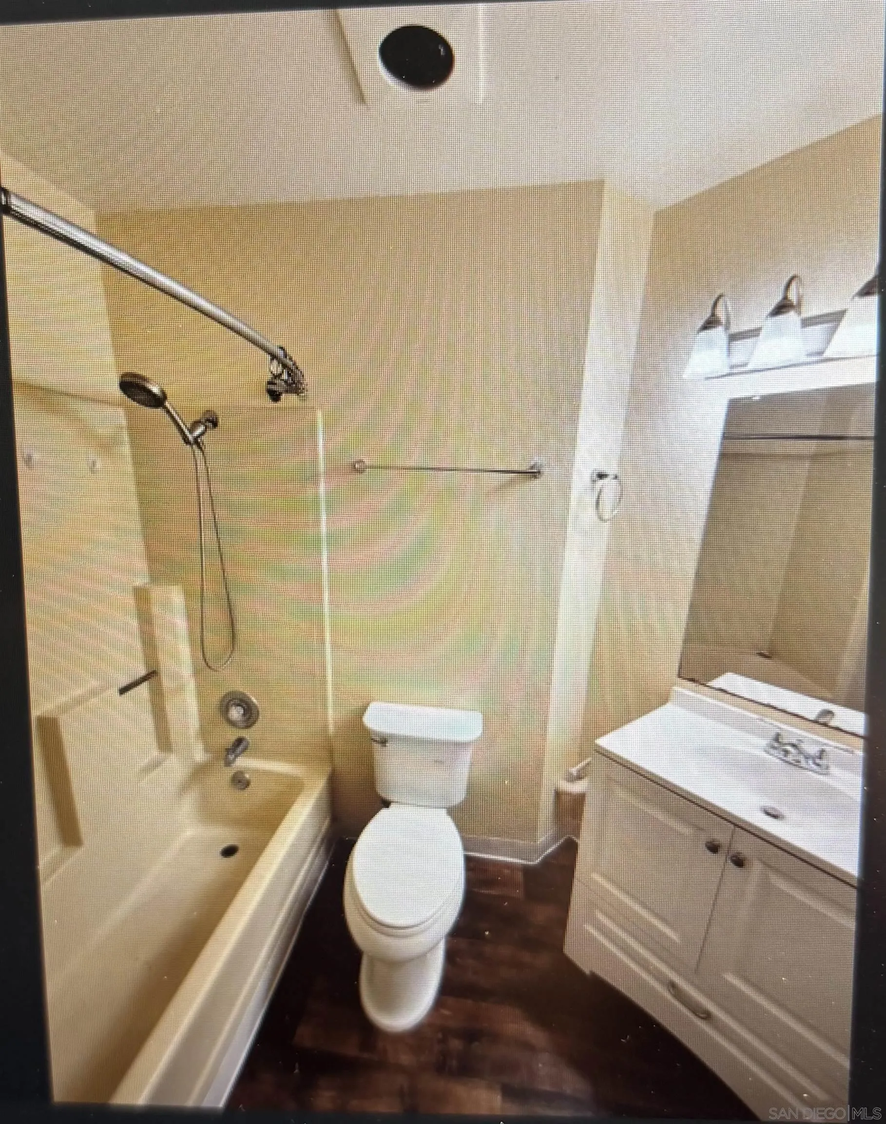 https://cdn.realtyfeed.com/cdn/127/260021408/c7c601af6b3a8a13ee257474ceb13a82.webp