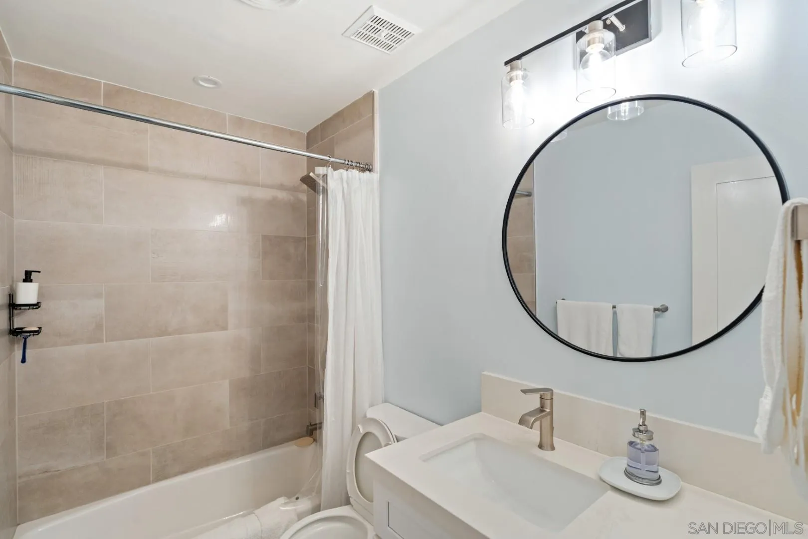 https://cdn.realtyfeed.com/cdn/127/260021414/03f0826b9df956ada9ec4d303e849d7b.webp