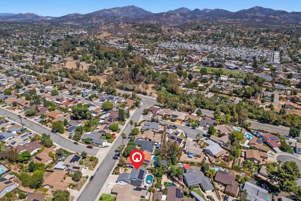 https://cdn.realtyfeed.com/cdn/127/260021417/3cc16e5dcc1a141dca41cff0586ec389.webp