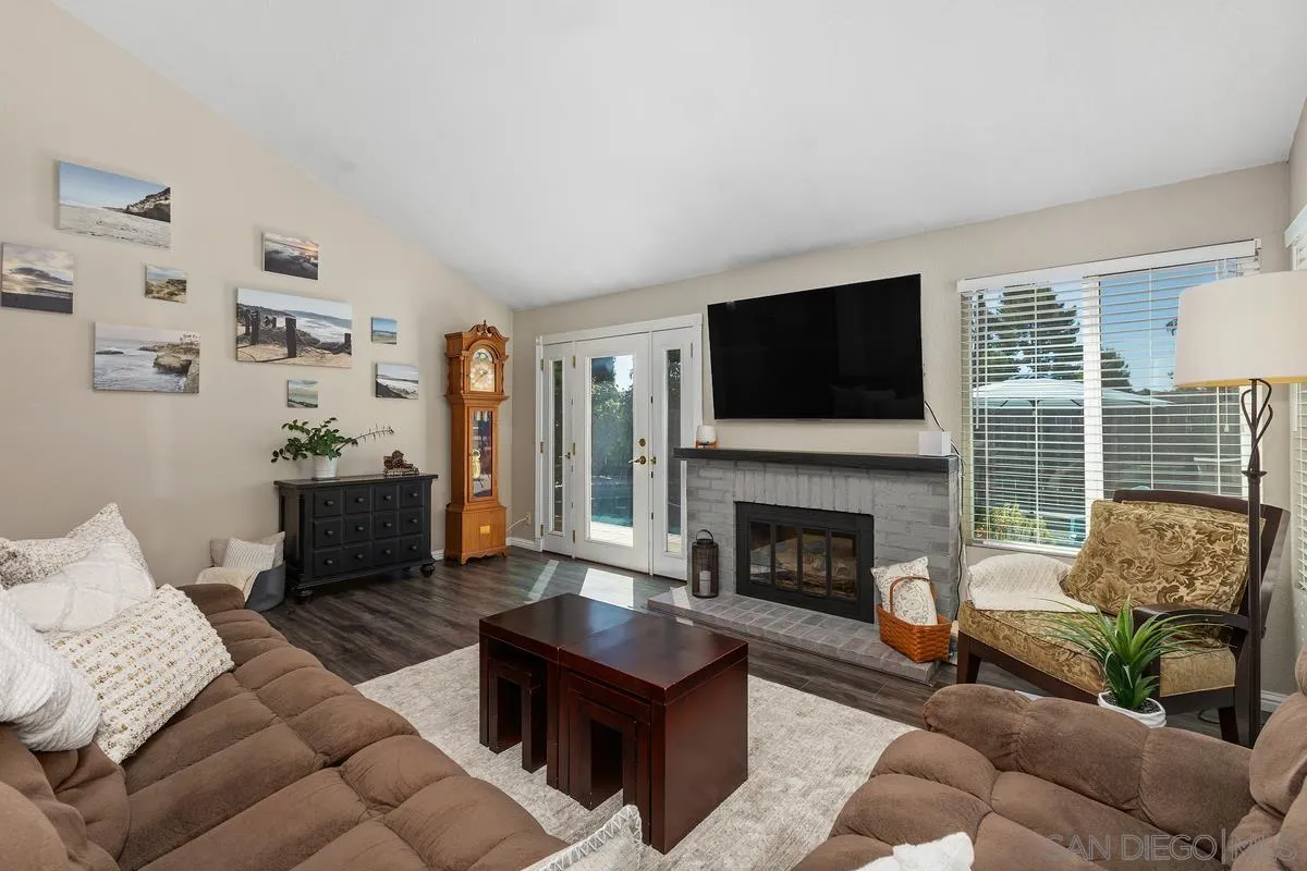 https://cdn.realtyfeed.com/cdn/127/260021417/8952cc988d3f94fa86ccfc015a7c7c65.webp