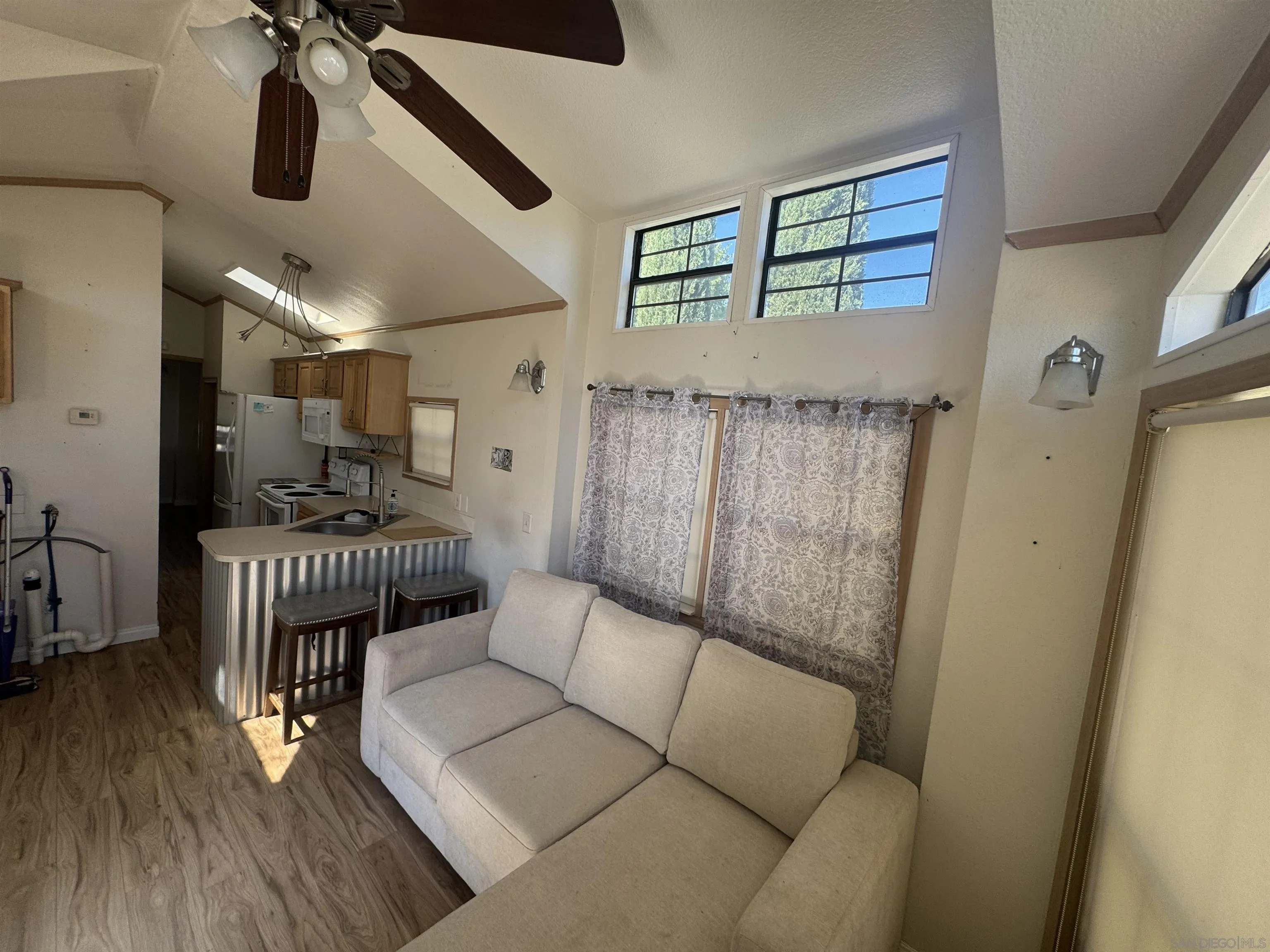 https://cdn.realtyfeed.com/cdn/127/260021421/8300dc40475e456dbddcbb57c5763d09.webp