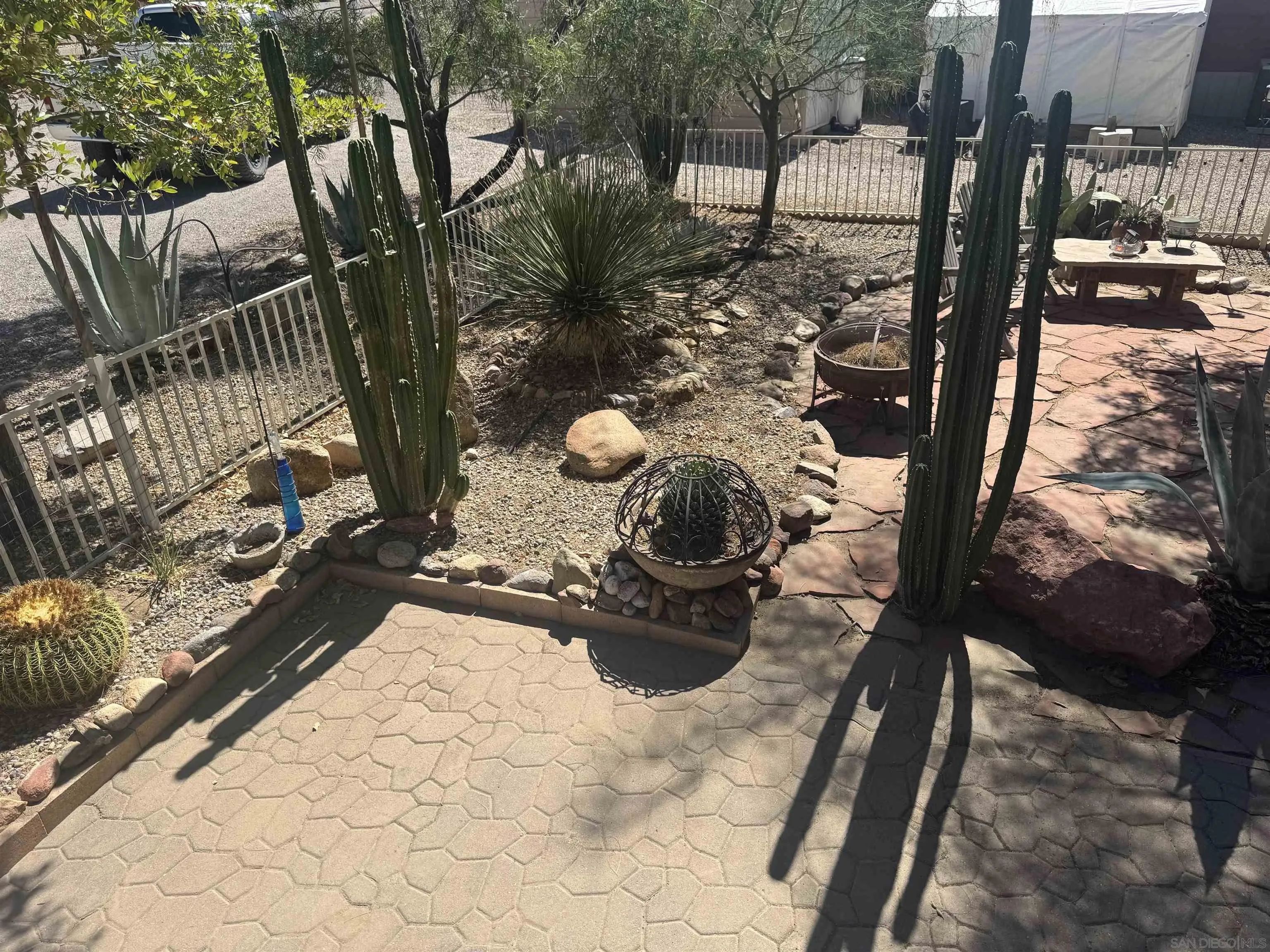 https://cdn.realtyfeed.com/cdn/127/260021421/ffed97ec16903cef39b92a254eccd676.webp