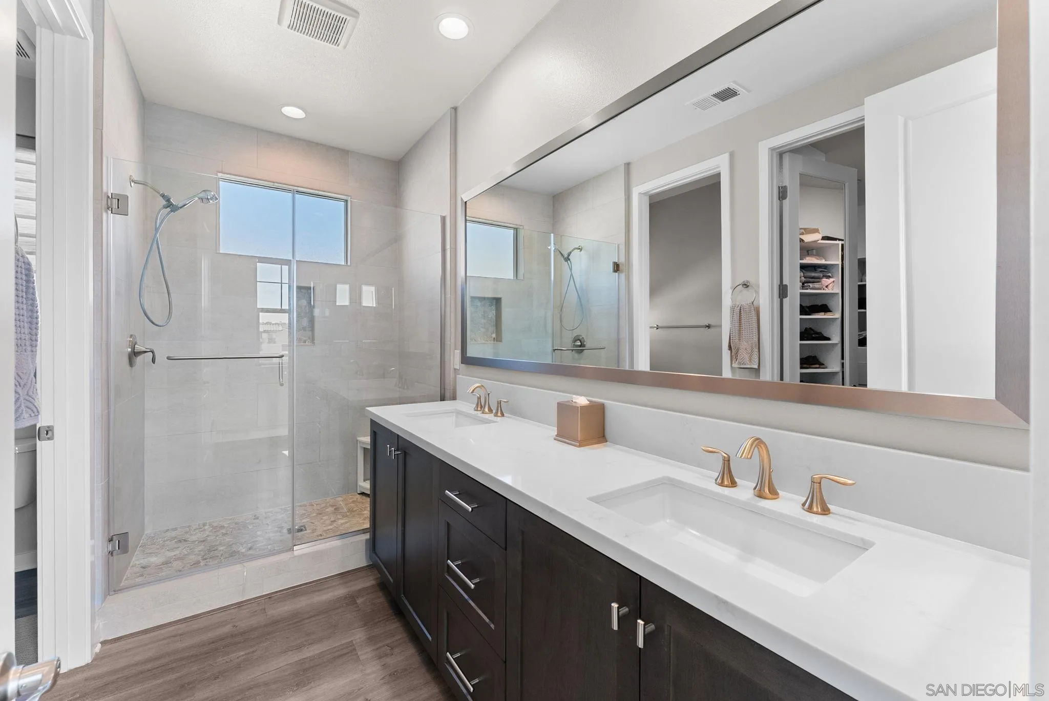 https://cdn.realtyfeed.com/cdn/127/260021425/27ad81479d9880e5ab240f5de9be5b27.webp