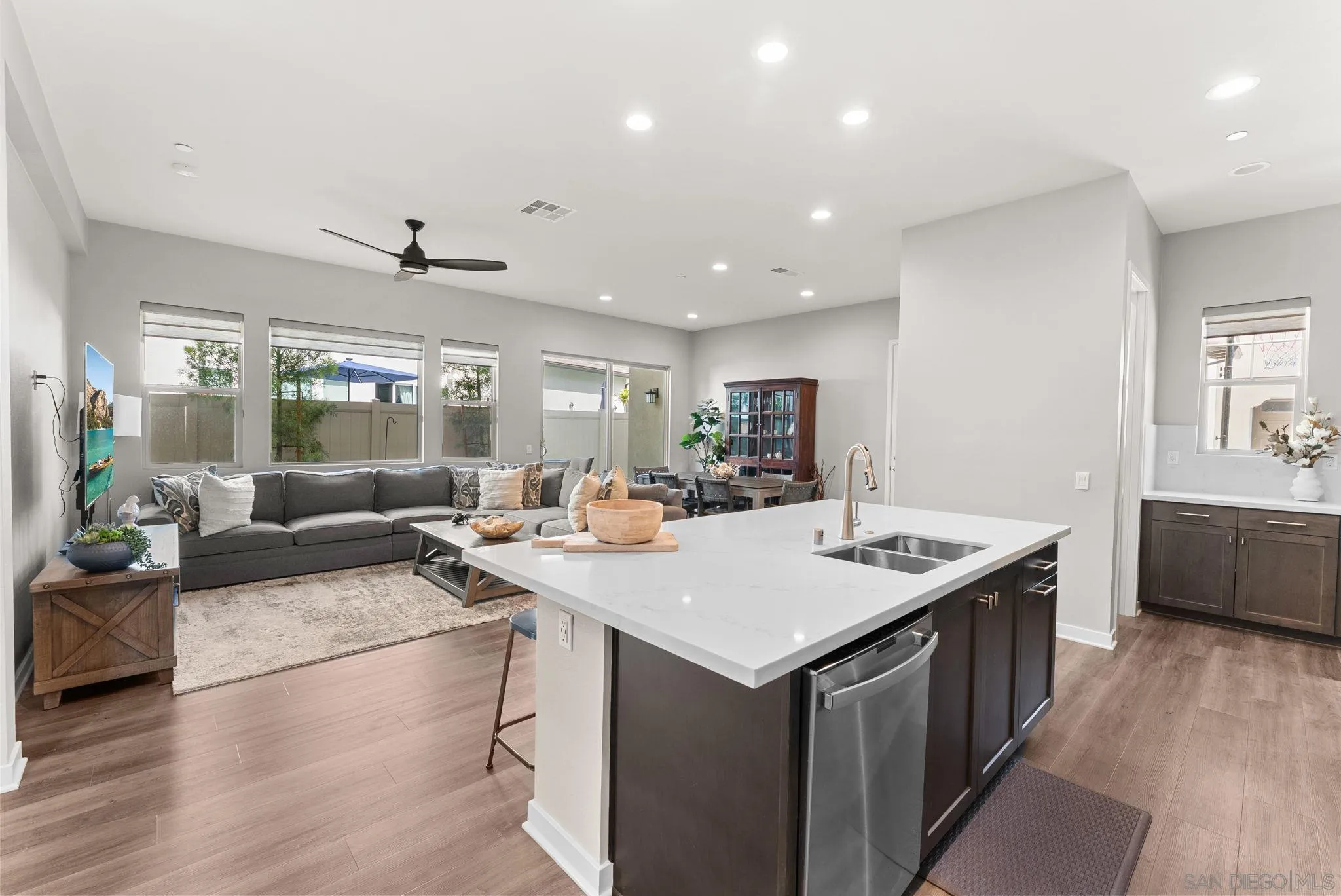 https://cdn.realtyfeed.com/cdn/127/260021425/516e6e3903c500ea2001a959414b926c.webp