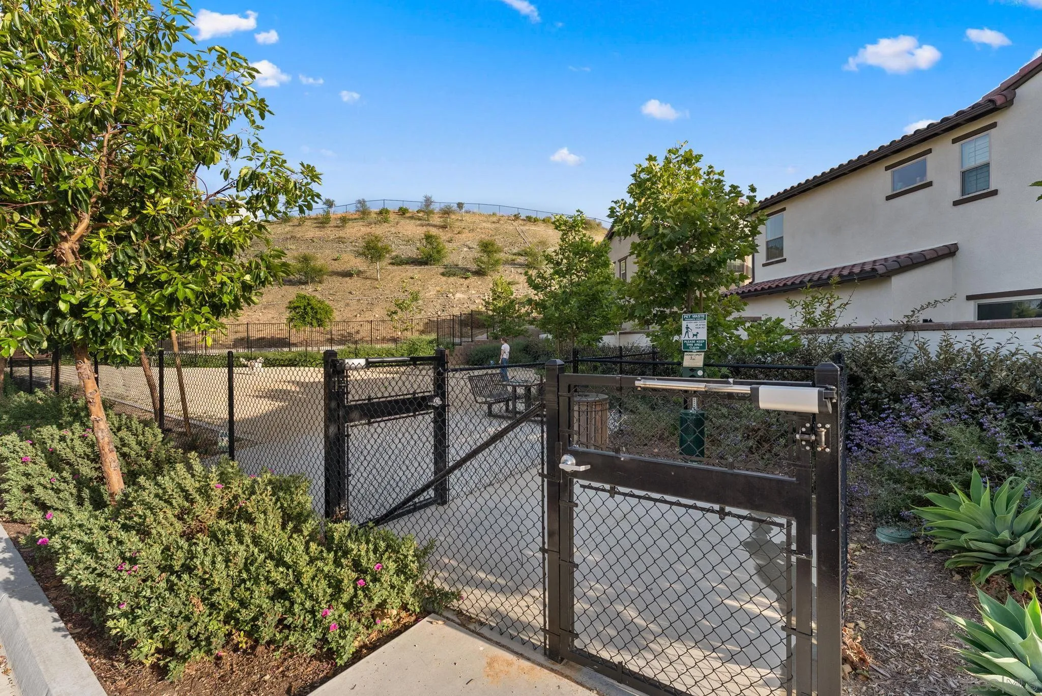 https://cdn.realtyfeed.com/cdn/127/260021425/6c2faadb9e8acc278eb8fdadd63cfc86.webp