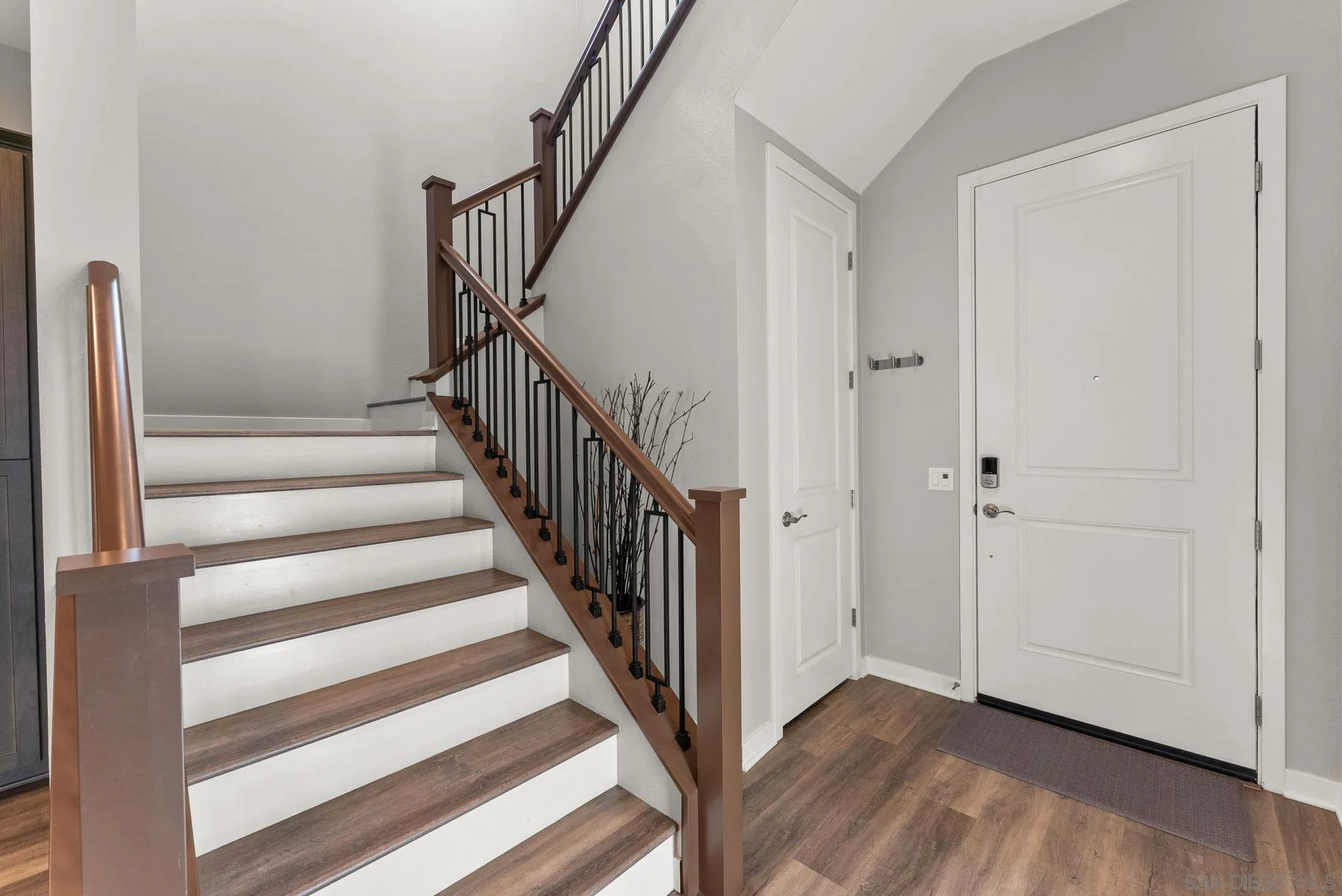 https://cdn.realtyfeed.com/cdn/127/260021425/723f5a72270cde3cac38ccaccb439e51.webp