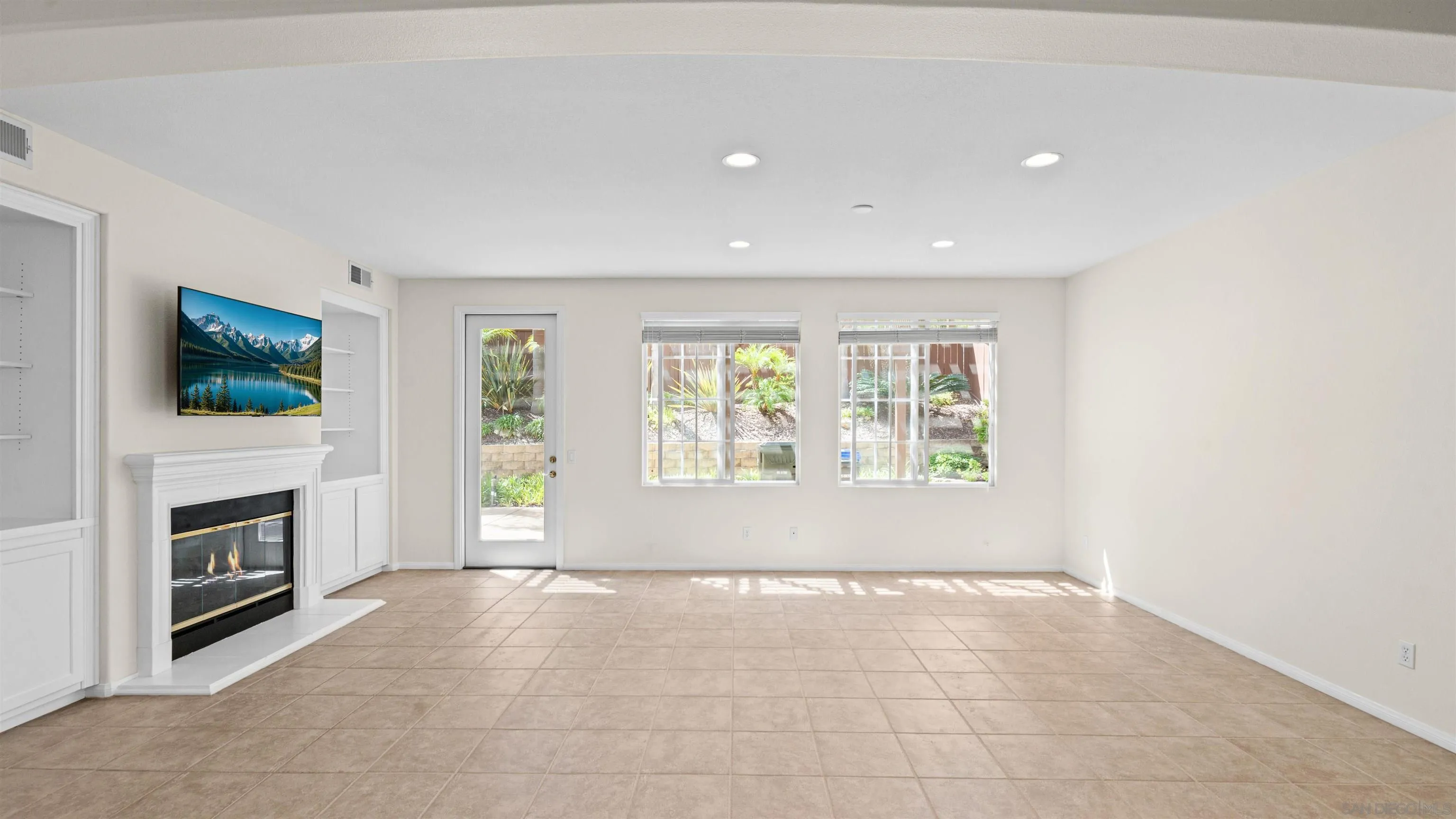 https://cdn.realtyfeed.com/cdn/127/260021430/058f7bf0a7ab91919ad91022f1bd1b0e.webp