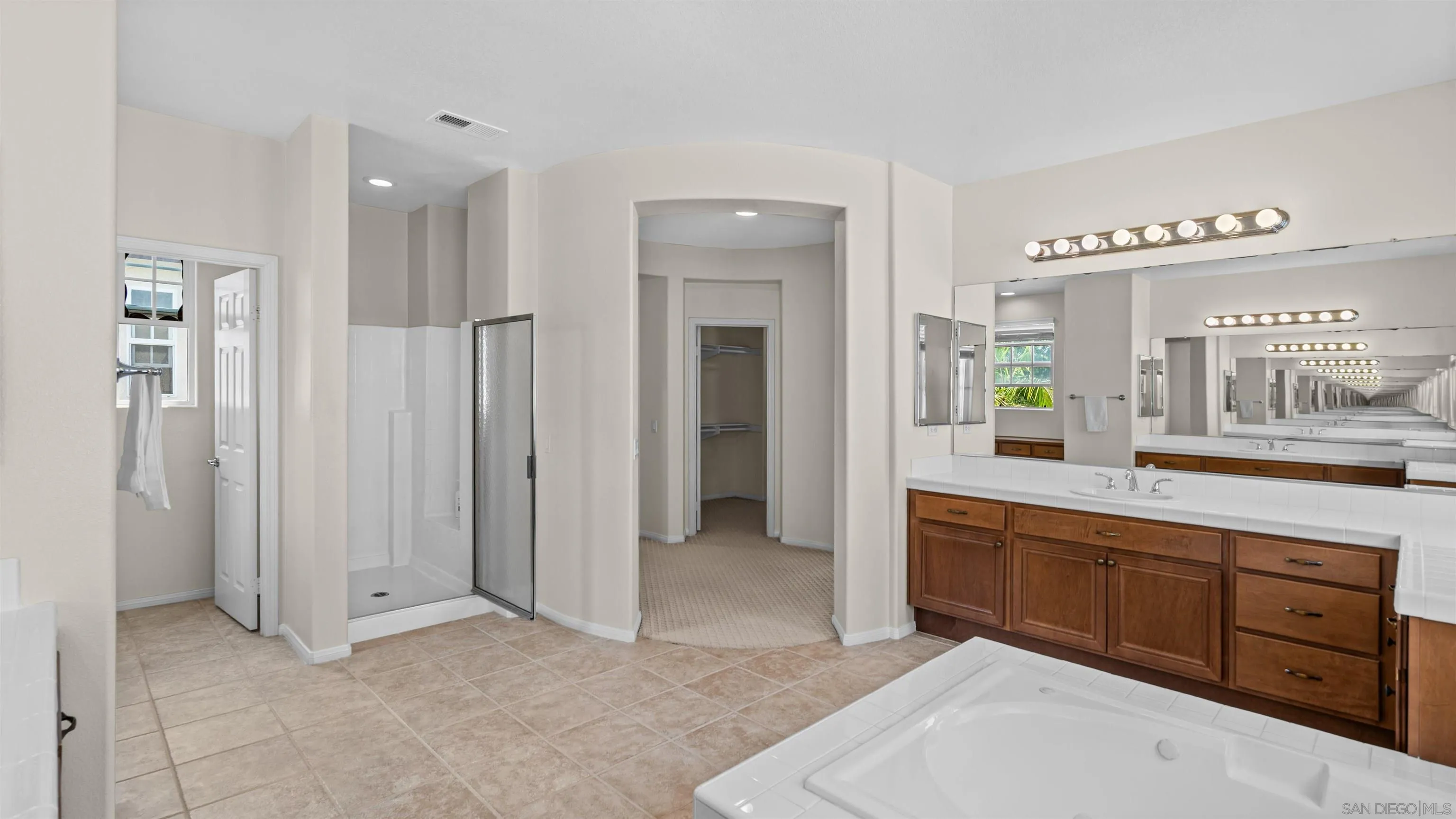 https://cdn.realtyfeed.com/cdn/127/260021430/0fbd6a9bba0327bbd80d5b4ddd6064e0.webp