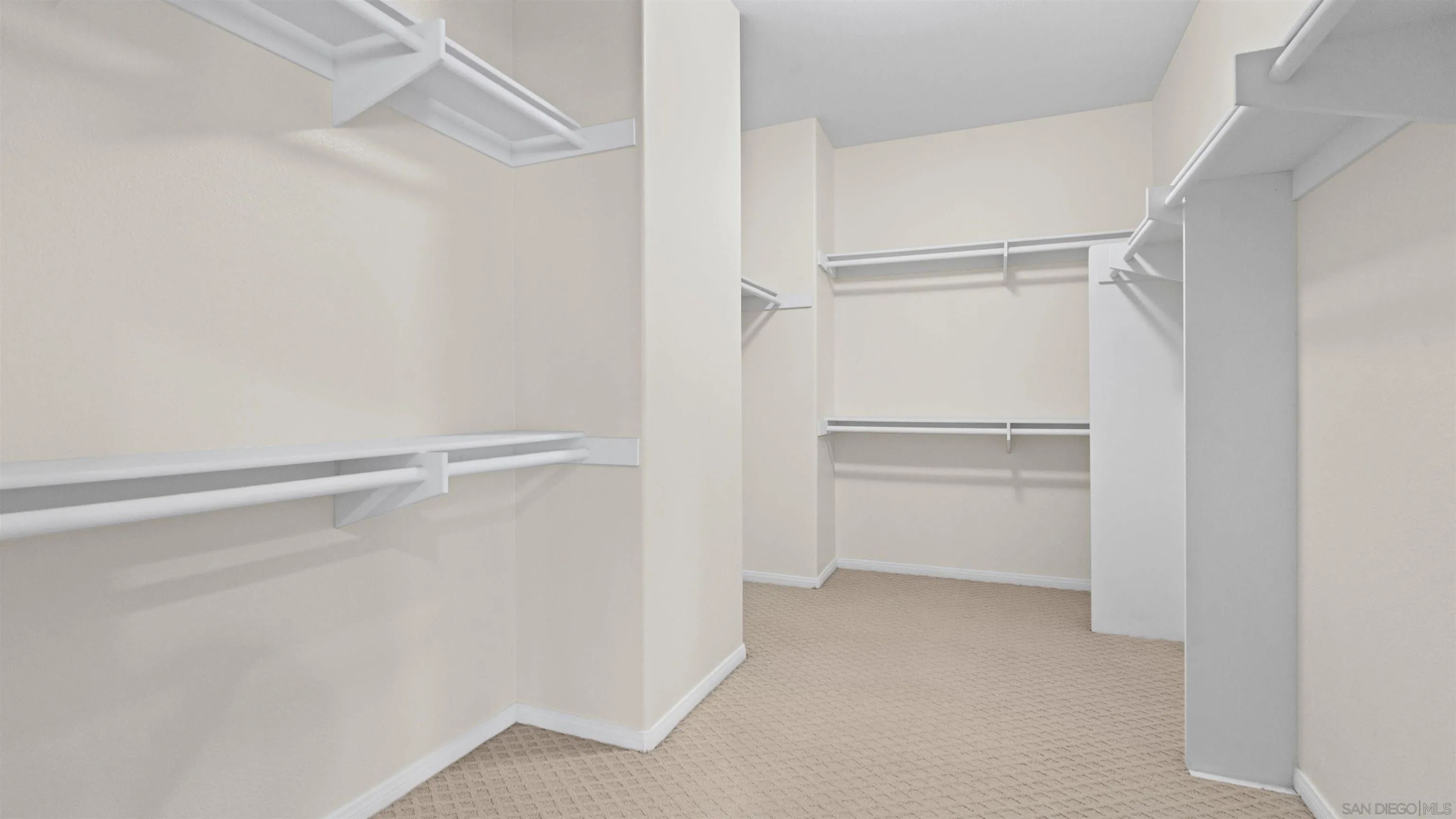 https://cdn.realtyfeed.com/cdn/127/260021430/5400d99d34e9207980cf55d346c072fb.webp