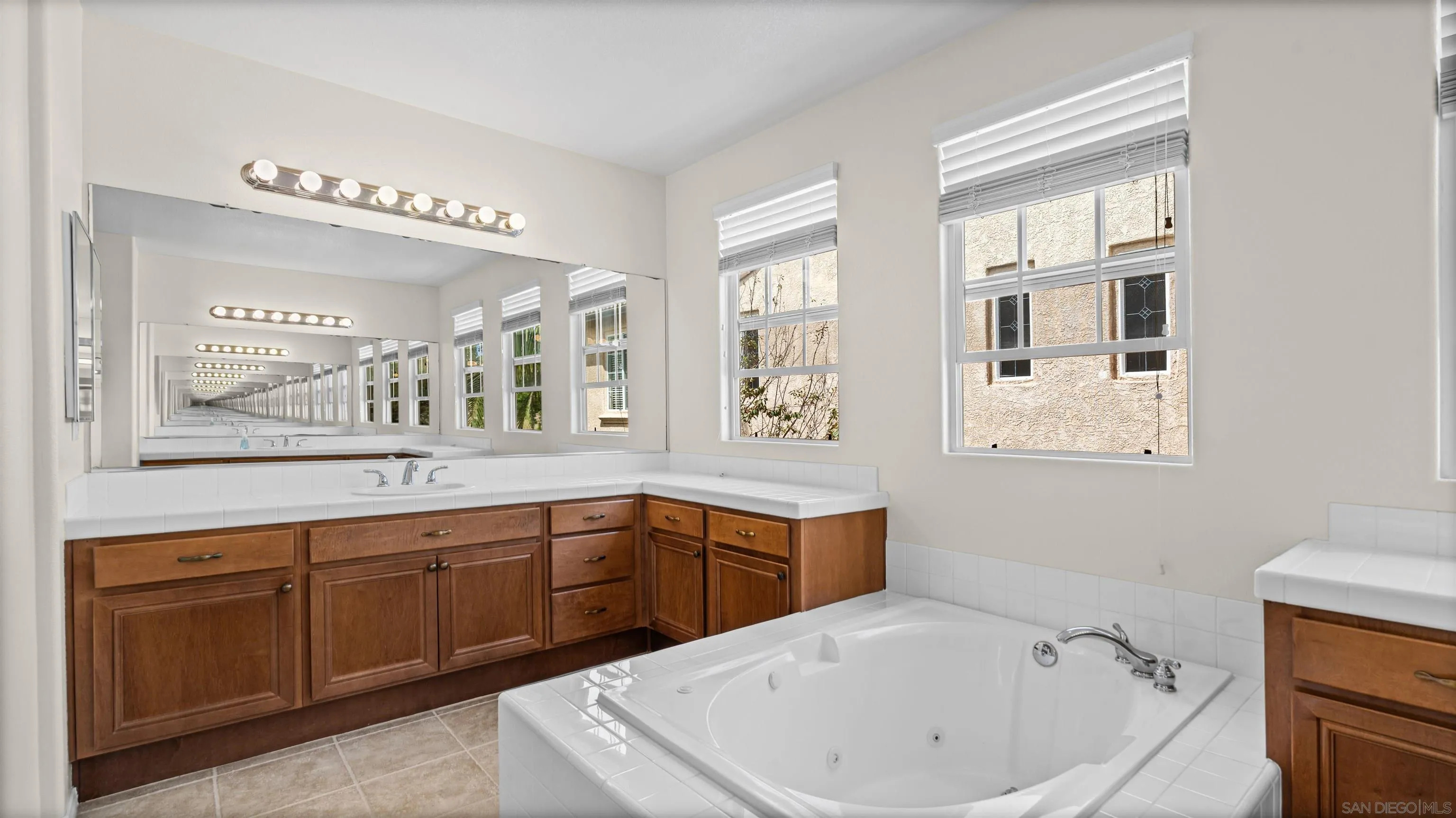 https://cdn.realtyfeed.com/cdn/127/260021430/6ceb57f5b2d70da63bbb3e7e9643cac3.webp