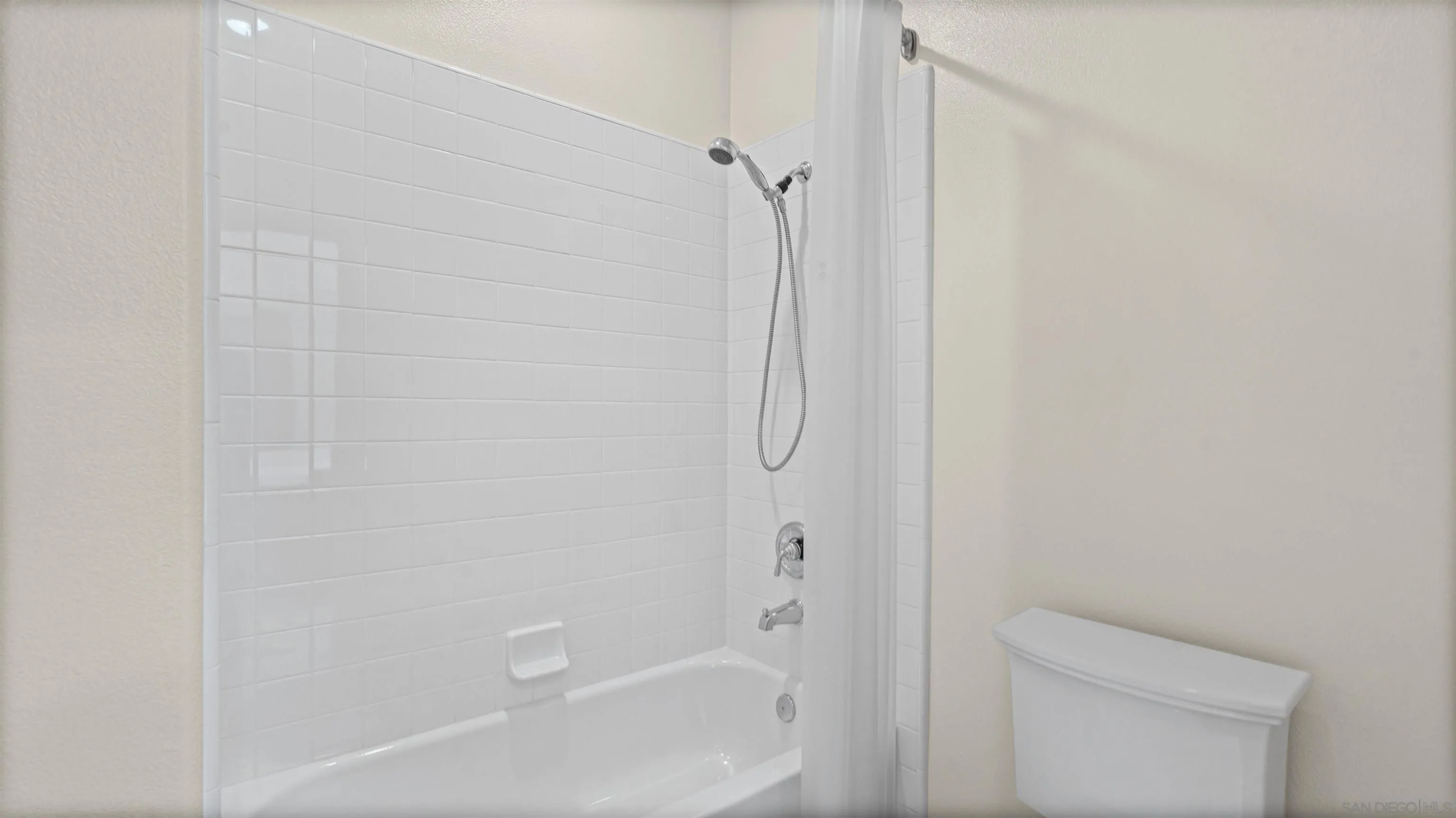 https://cdn.realtyfeed.com/cdn/127/260021430/7421bdafe7fb6f1f9a3a778ed42432fa.webp
