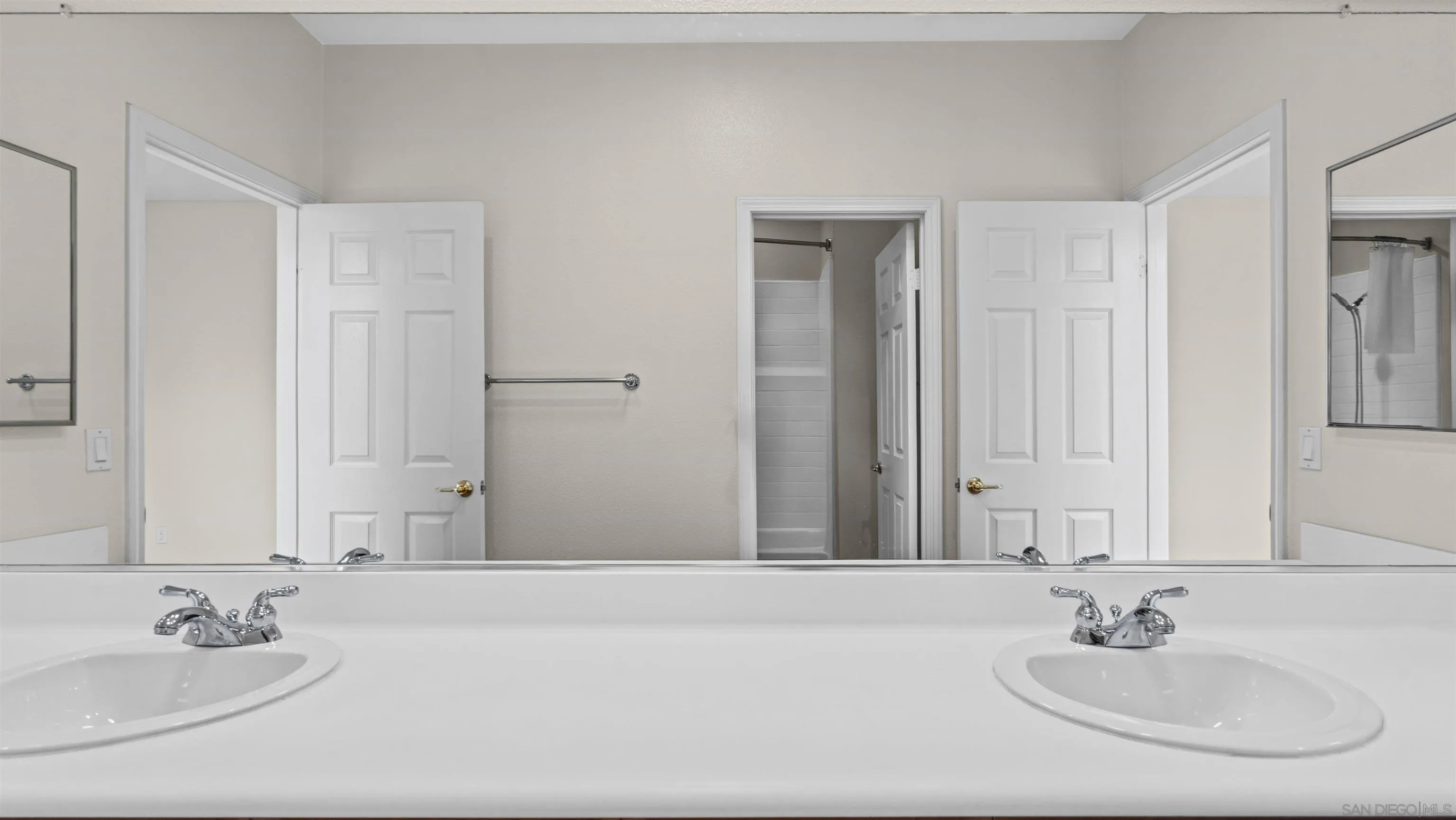 https://cdn.realtyfeed.com/cdn/127/260021430/76ddd5cd2dce10fc5c83d435a135323f.webp