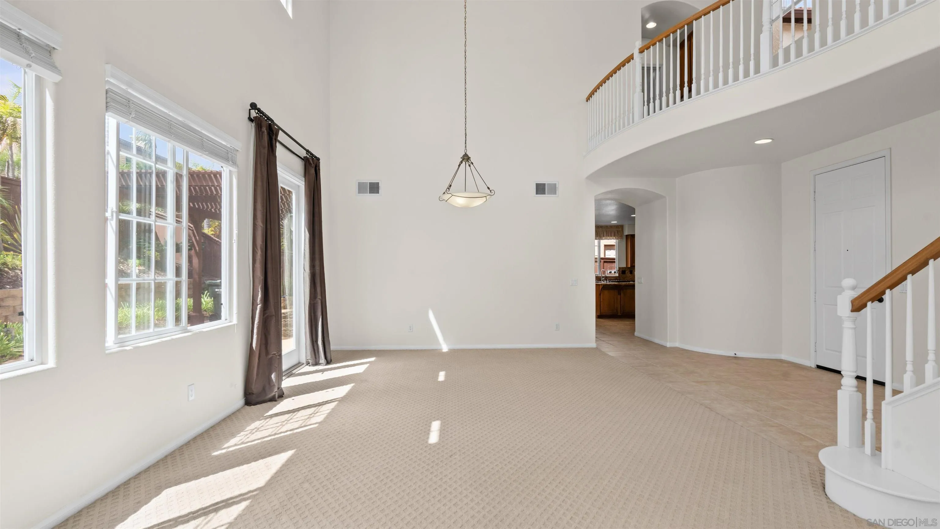 https://cdn.realtyfeed.com/cdn/127/260021430/7cbb3aa207d6aa619c99b843f6b26f44.webp
