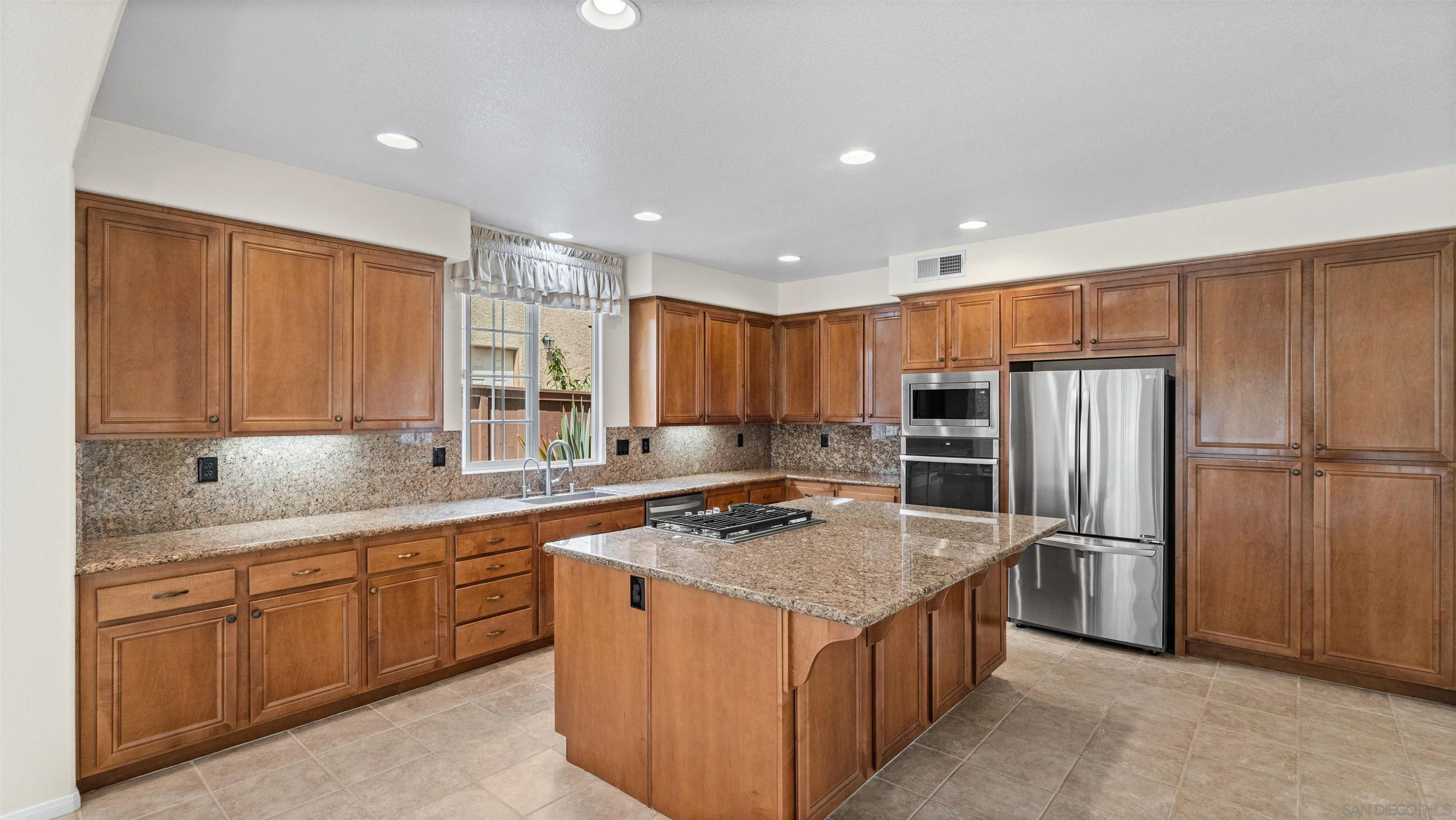 https://cdn.realtyfeed.com/cdn/127/260021430/94f948ddf8b2f1f413b7c44afce29e78.webp