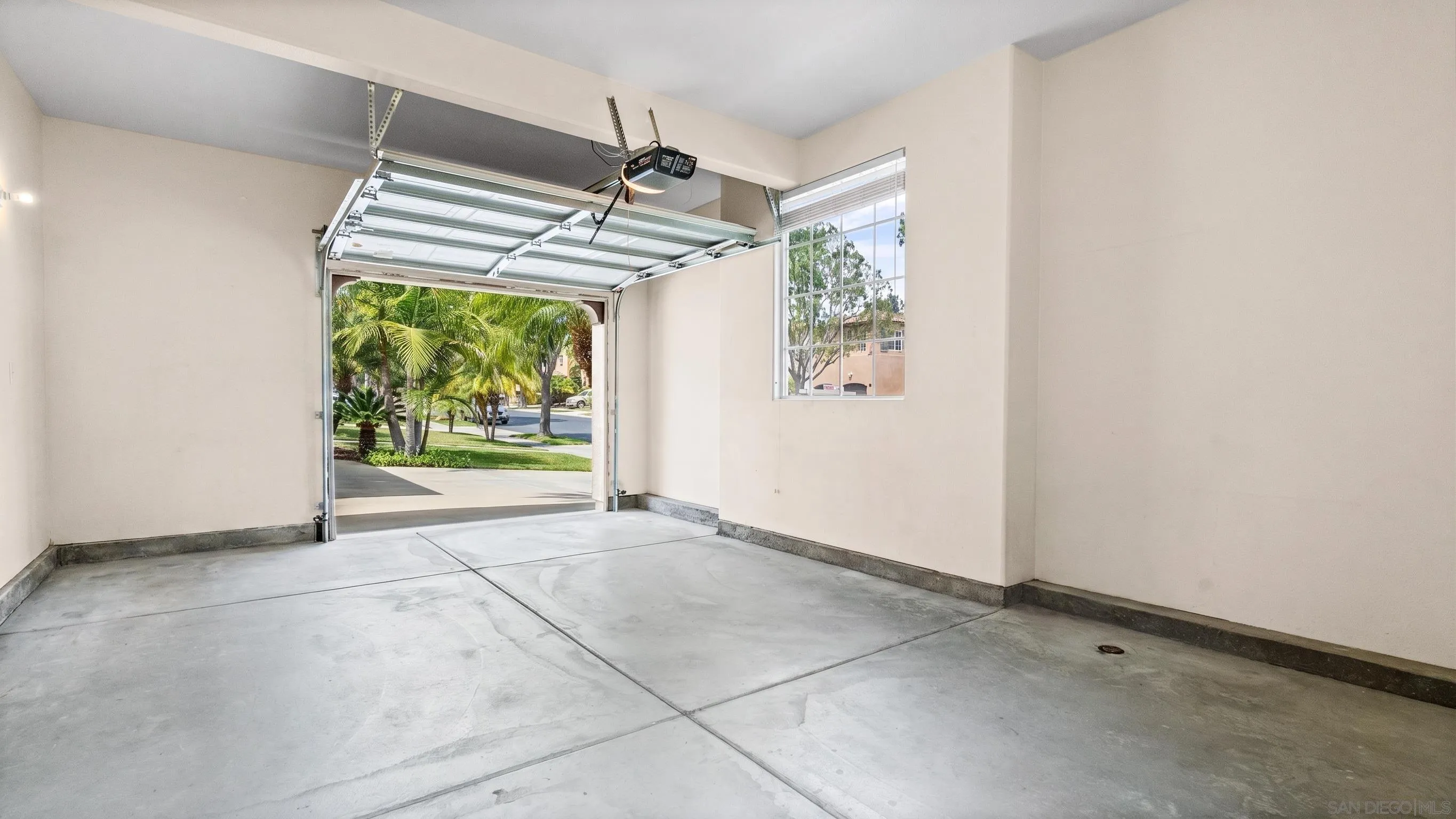 https://cdn.realtyfeed.com/cdn/127/260021430/95288410ff084613a541c2a723c60604.webp