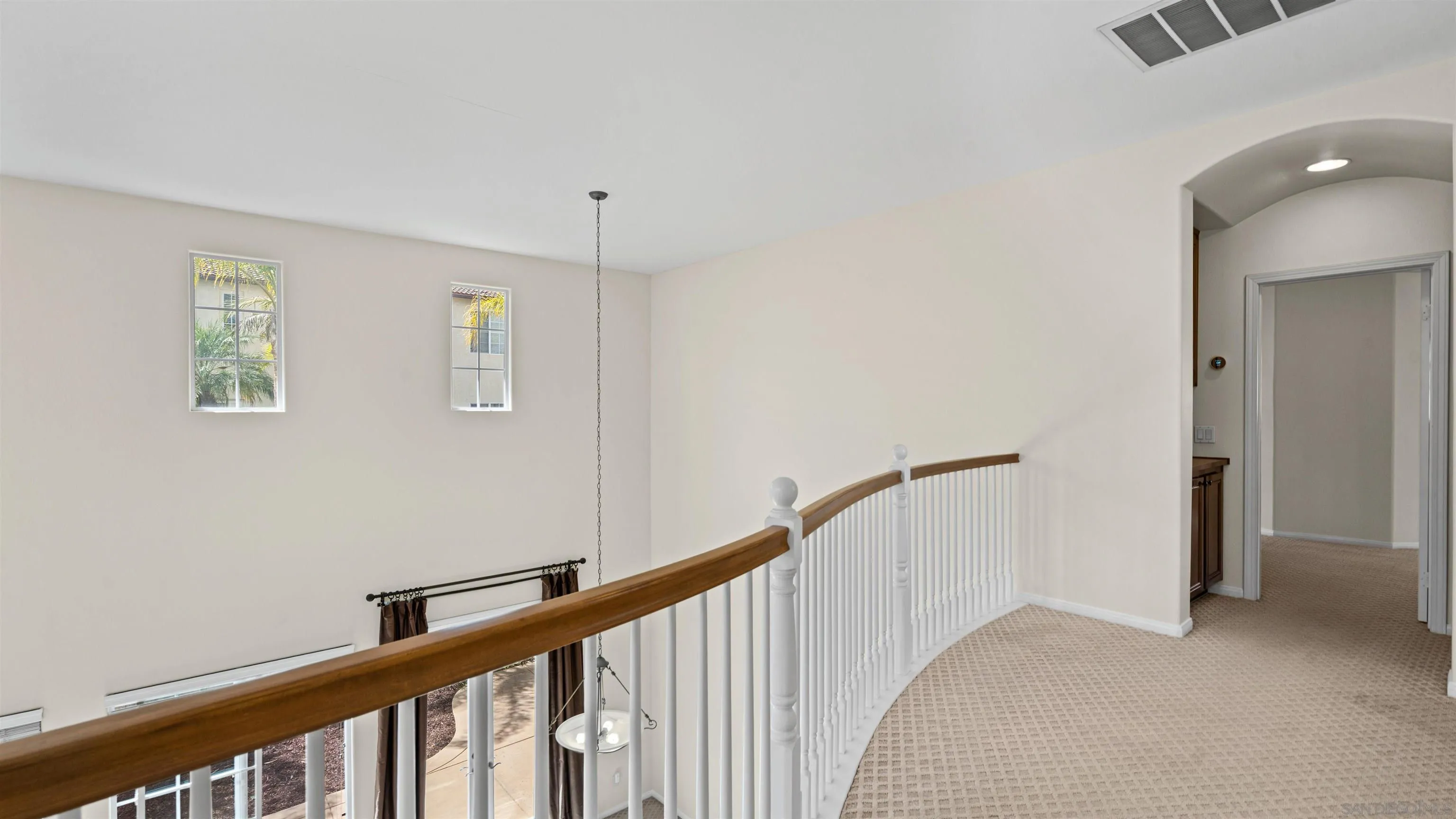 https://cdn.realtyfeed.com/cdn/127/260021430/d3494e1f4a44894d6eb9ee8873e06ef1.webp