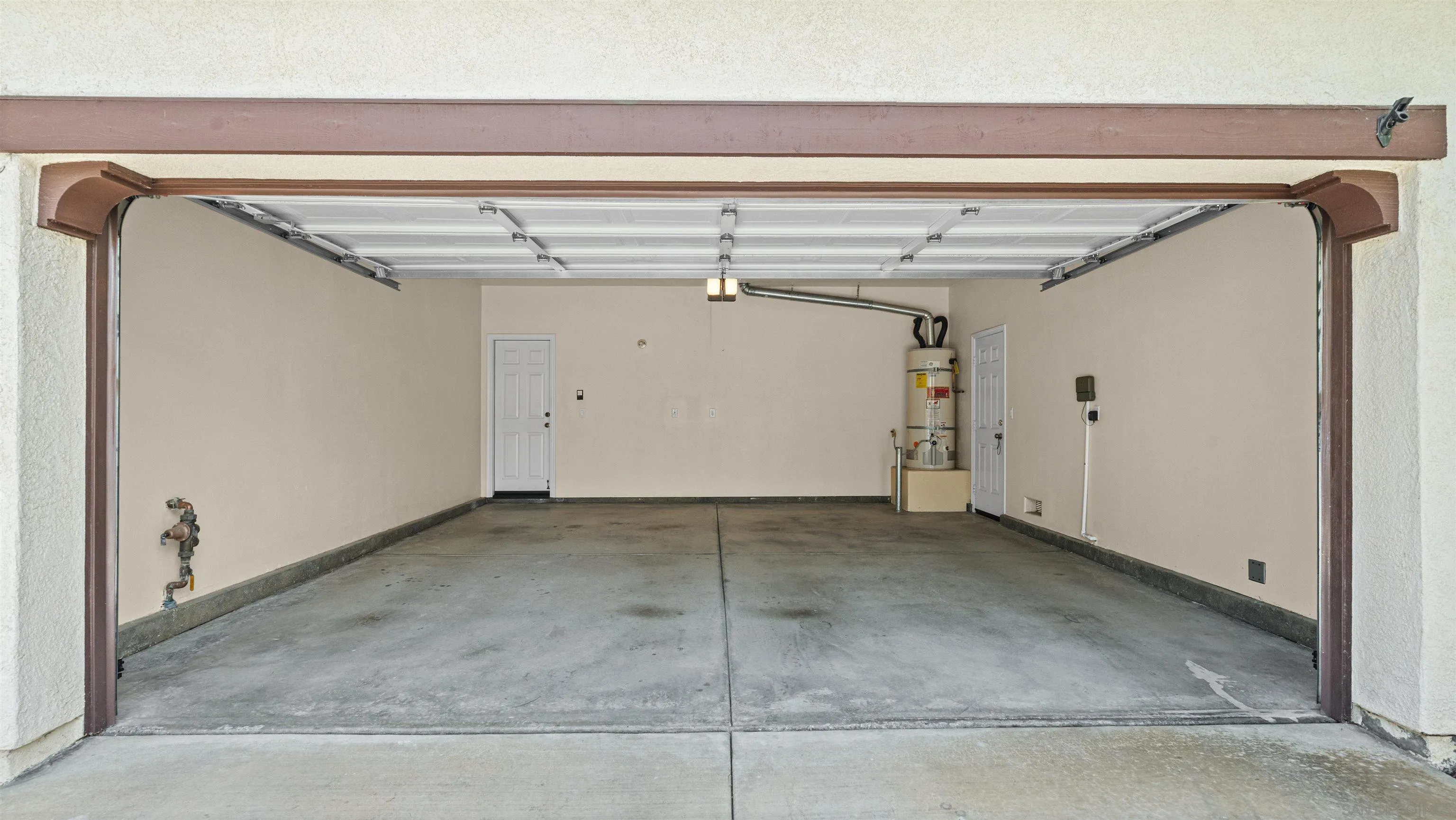 https://cdn.realtyfeed.com/cdn/127/260021430/de15ff0fb2ff60c122794d5eaa28c6e5.webp