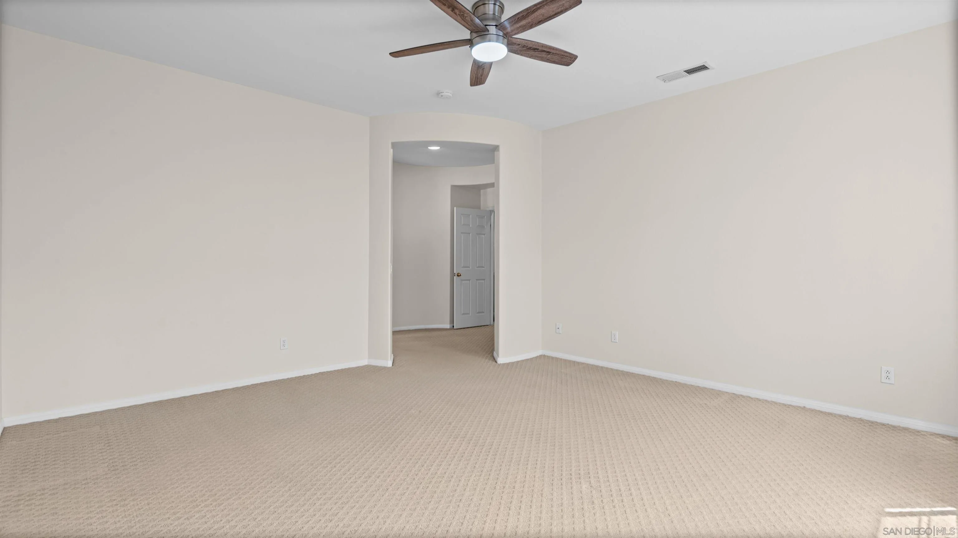 https://cdn.realtyfeed.com/cdn/127/260021430/e47cfc7e6e36b946f3e1752366aafbd8.webp