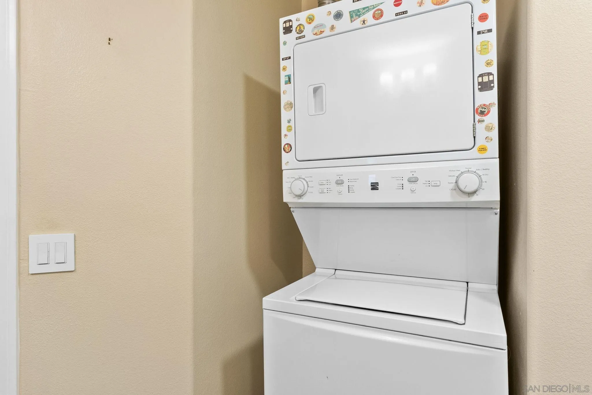 https://cdn.realtyfeed.com/cdn/127/260021433/bfe6d1bf0b710b3186ec2937922fd2c5.webp