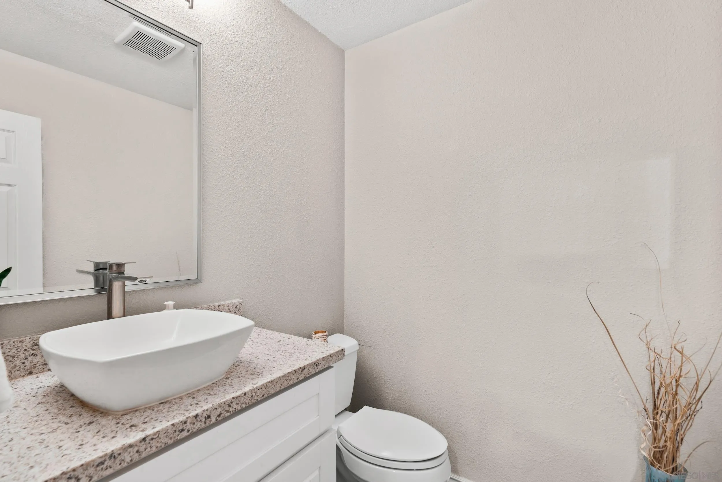 https://cdn.realtyfeed.com/cdn/127/260021435/ec4d5a9bb6339c5bcb51f00d601f5df4.webp