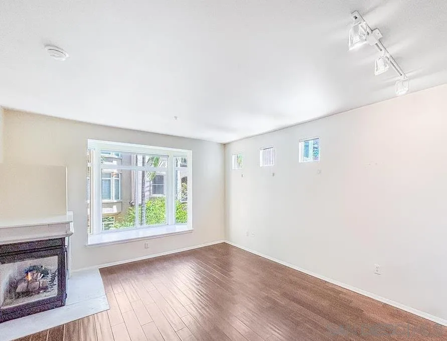 https://cdn.realtyfeed.com/cdn/127/260021447/de9fa36ccded1e5599a6c27afa11a38e.webp
