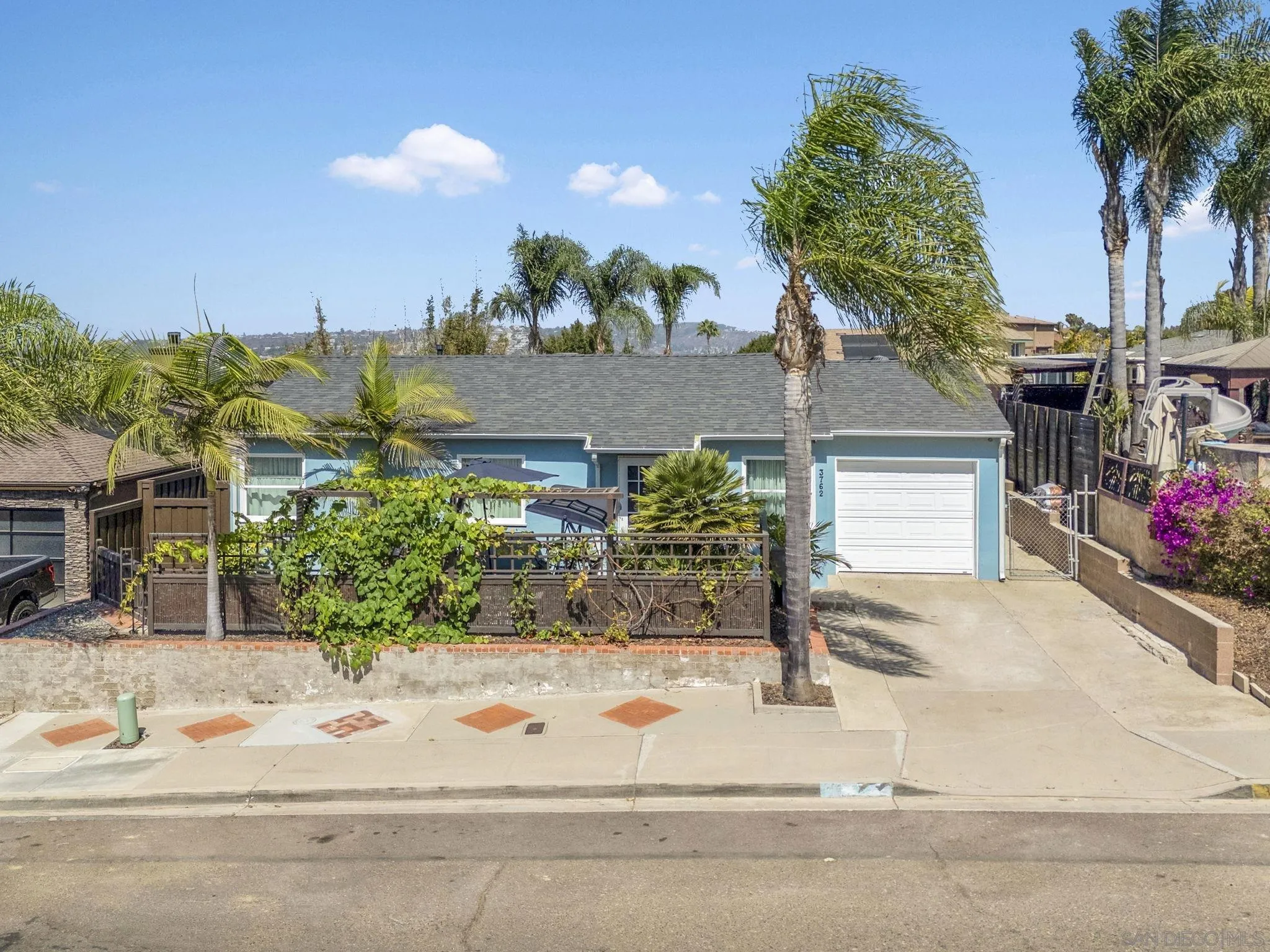https://cdn.realtyfeed.com/cdn/127/260021449/2f532fb4deb65abca405f6c619e3bb33.webp