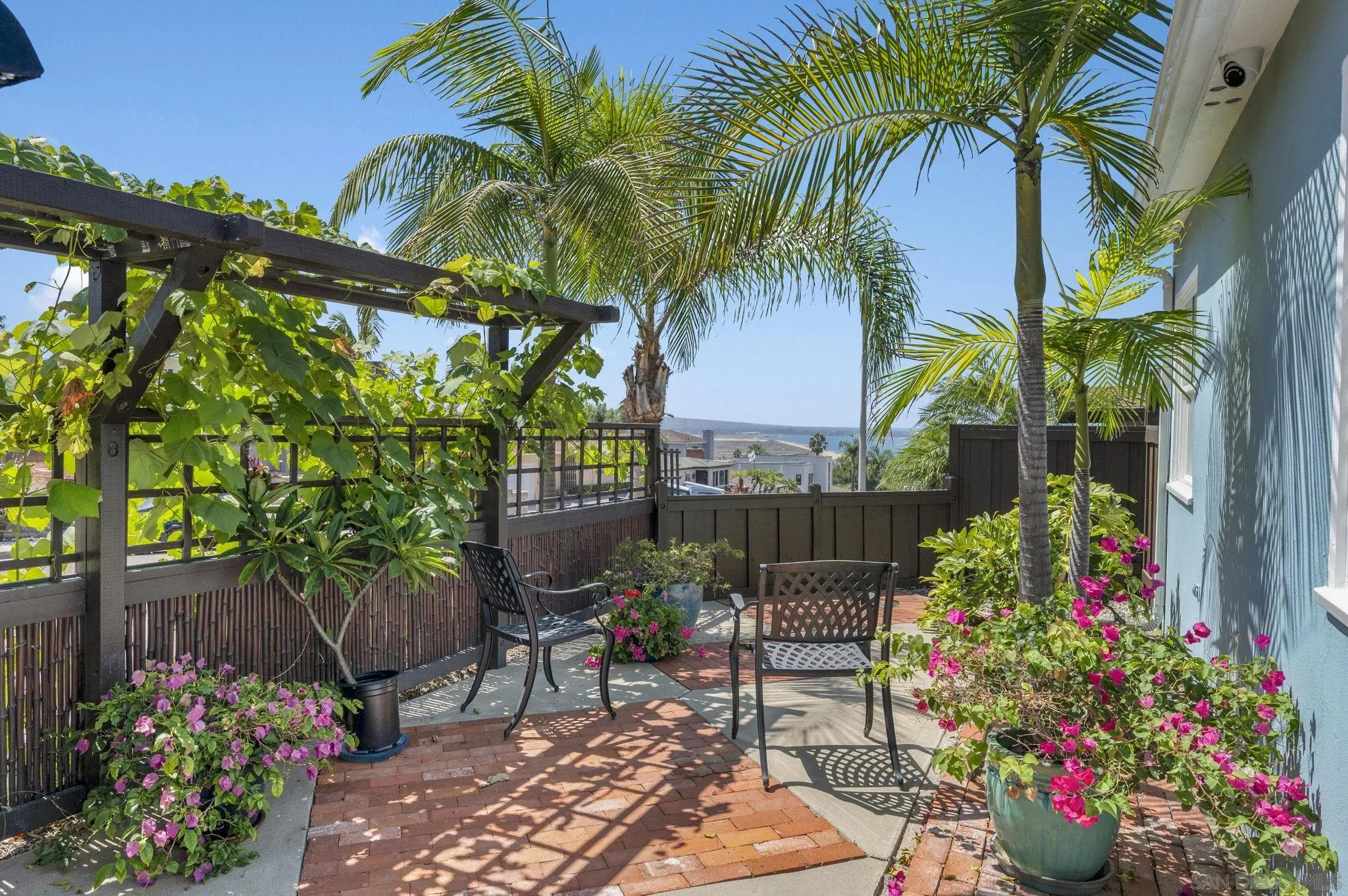 https://cdn.realtyfeed.com/cdn/127/260021449/3291fdfff3c508d01c84404546fded4d.webp