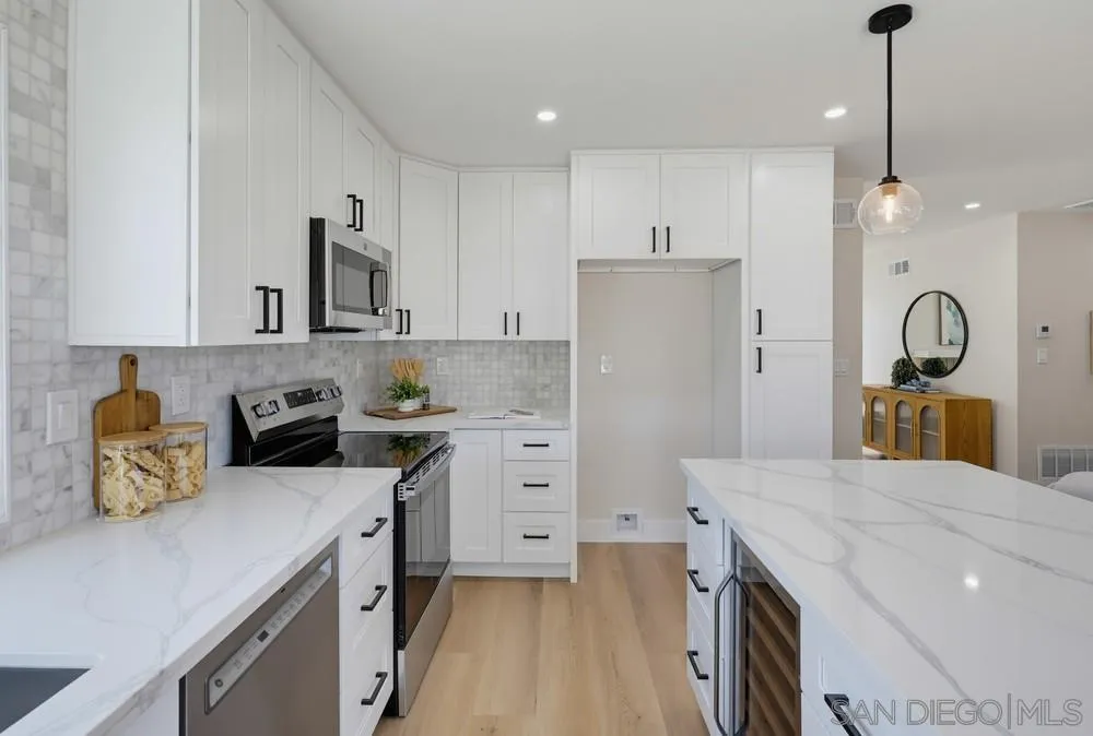 https://cdn.realtyfeed.com/cdn/127/260021451/0de08144b74e061b0ff579c52a7aad1f.webp