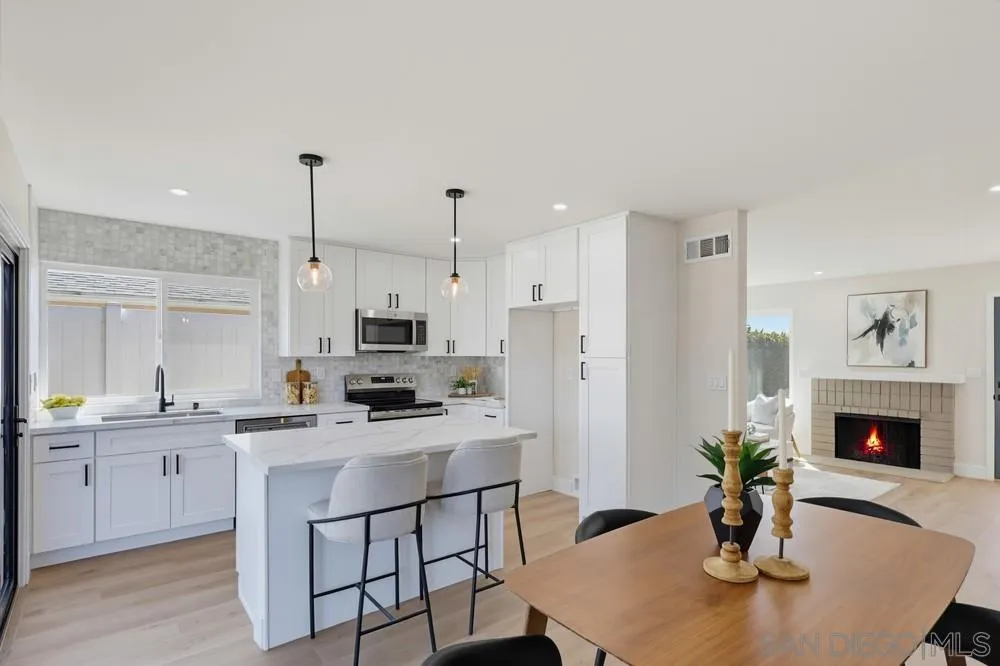 https://cdn.realtyfeed.com/cdn/127/260021451/0f775ae62587f78a37b4ade70d29f916.webp