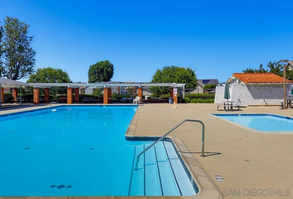 https://cdn.realtyfeed.com/cdn/127/260021451/5c1fa15040262558c70db2477e8424b5.webp