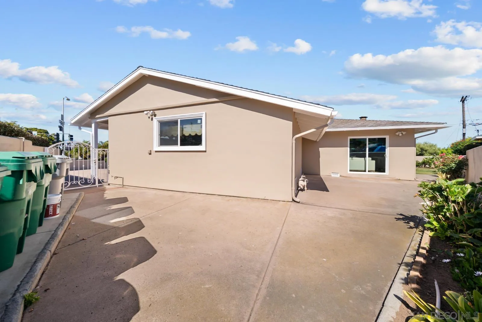 https://cdn.realtyfeed.com/cdn/127/260021454/3a0ecd790d5b7aa766642c54813e854c.webp