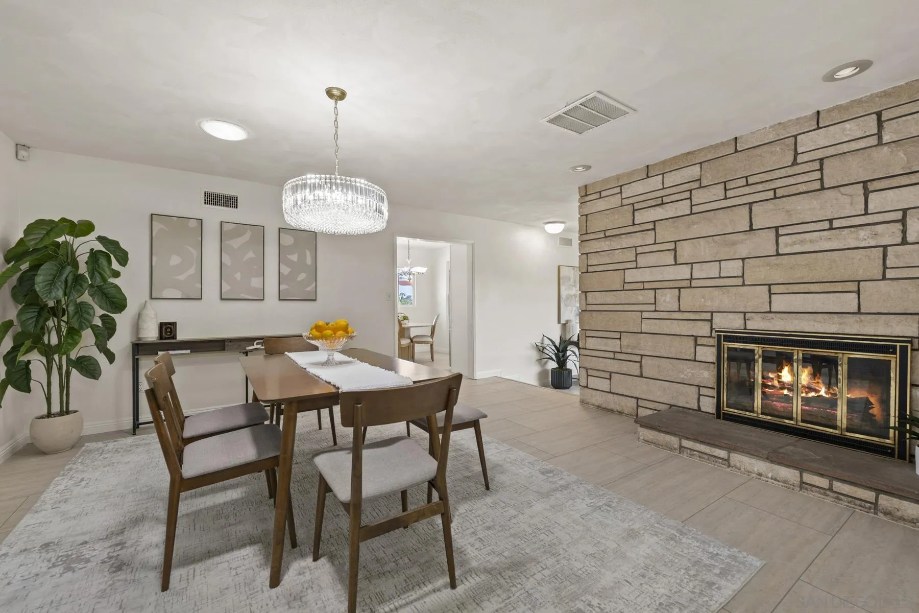 https://cdn.realtyfeed.com/cdn/127/260021454/7dcd390544e274de166669dfe364e972.webp