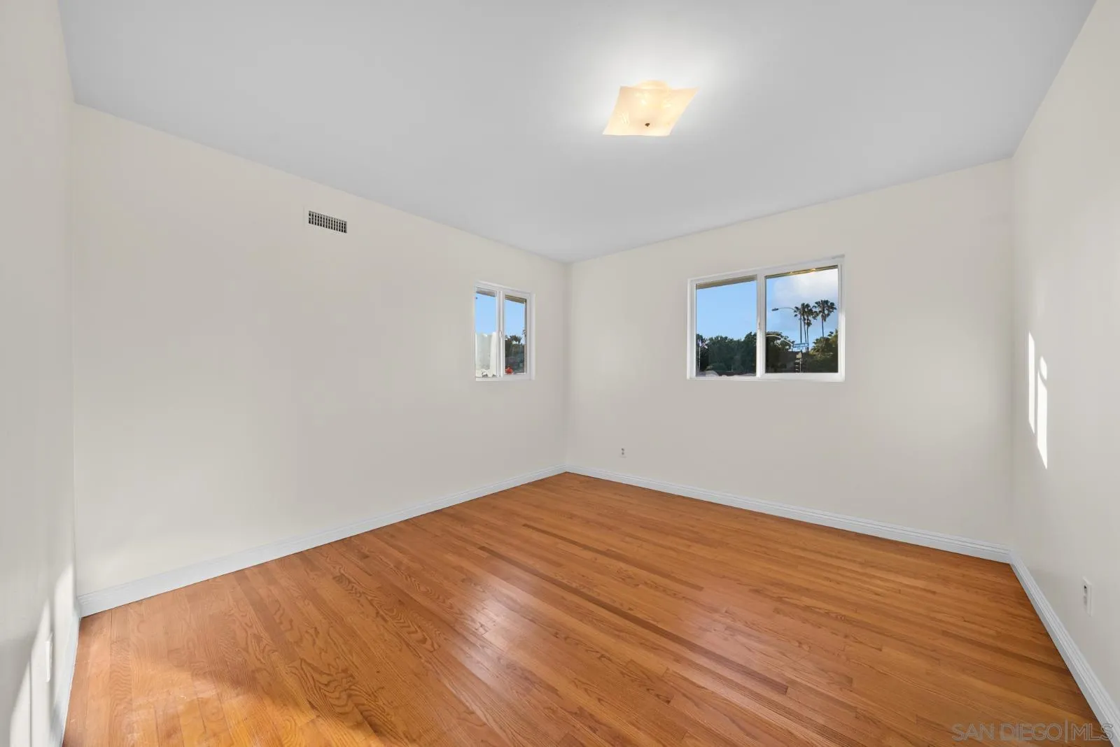 https://cdn.realtyfeed.com/cdn/127/260021454/b03491b1978e05628aaed9e1a0c5a8b8.webp
