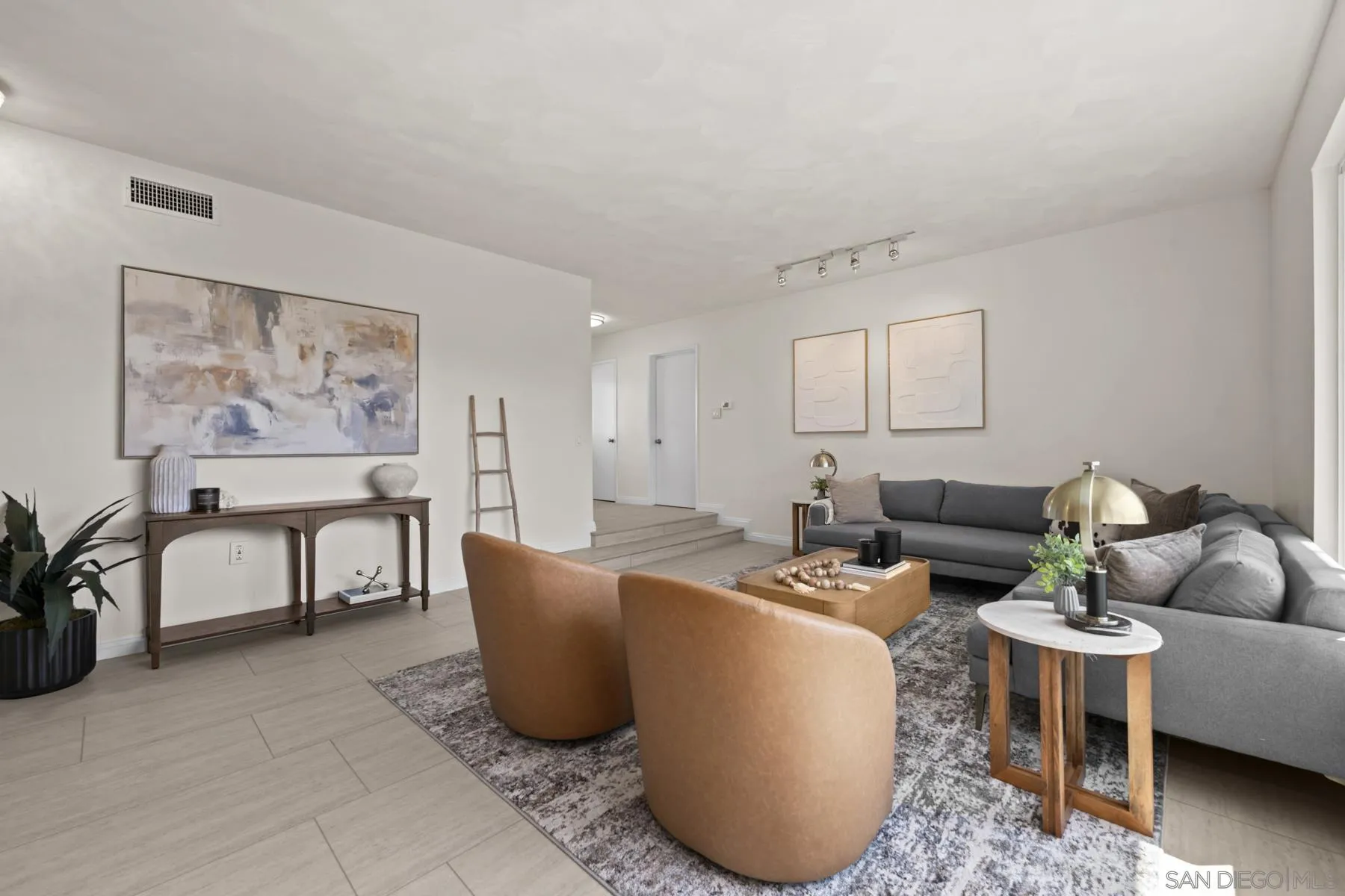 https://cdn.realtyfeed.com/cdn/127/260021454/b63c4c25bf3226e4c6652c5b9d4caf61.webp
