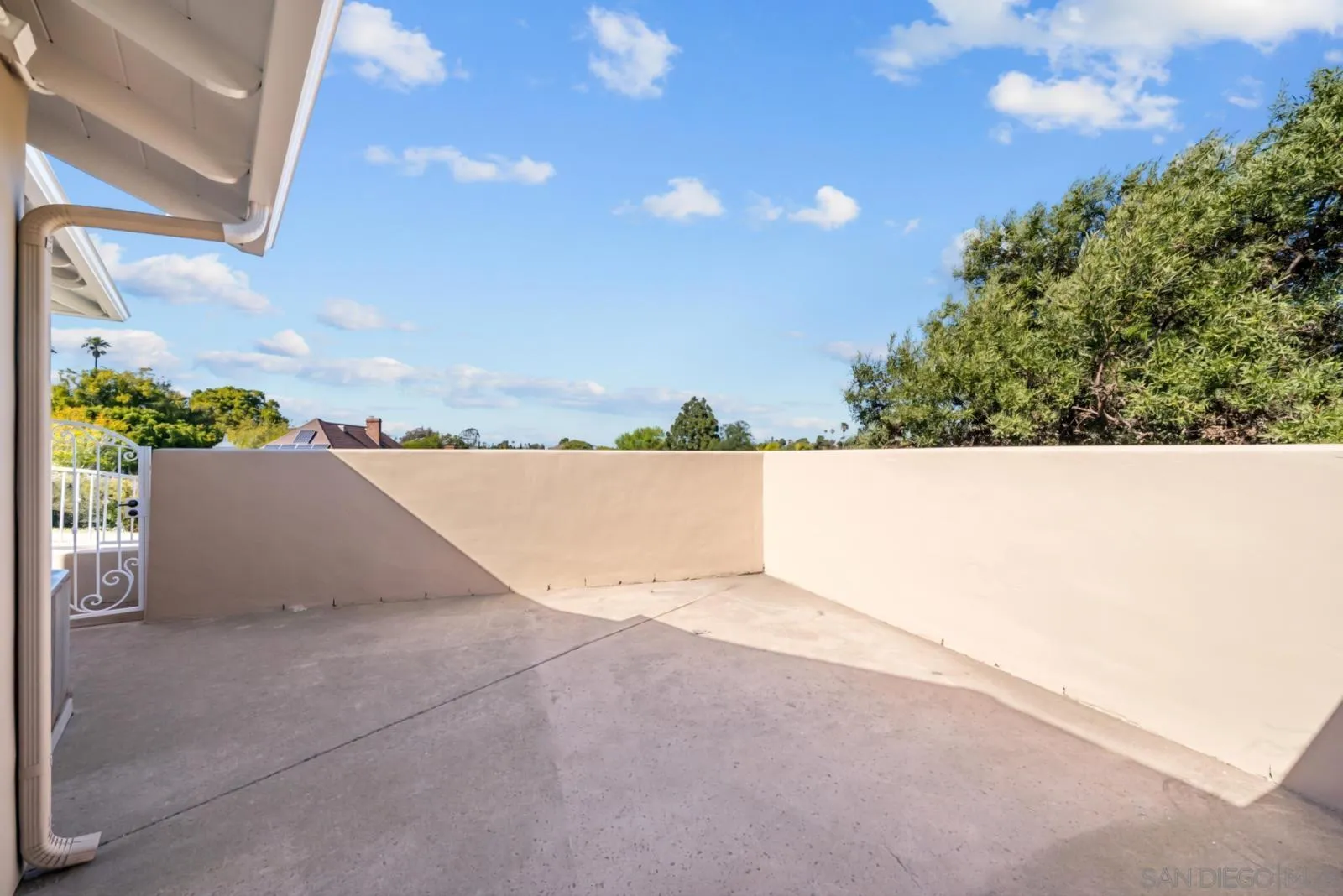 https://cdn.realtyfeed.com/cdn/127/260021454/f051849a67aa2e35cae18f942248f30e.webp
