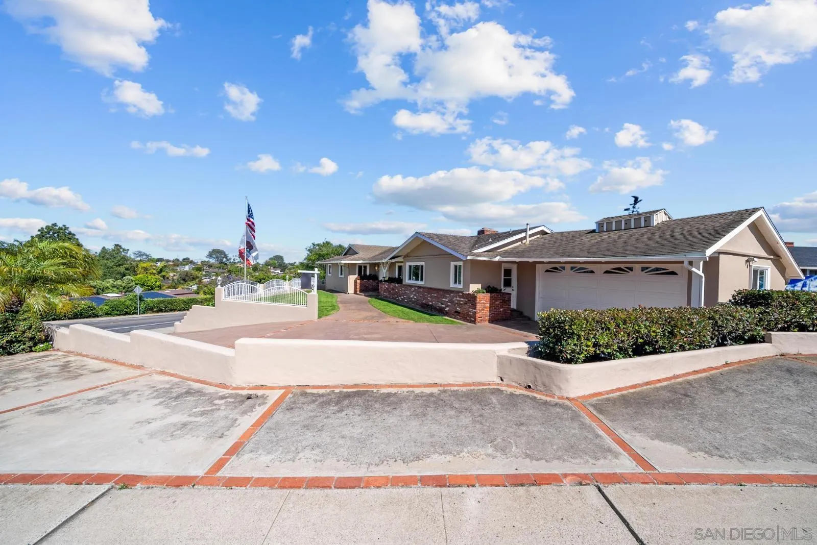 https://cdn.realtyfeed.com/cdn/127/260021454/fc07cfef3cf55fab35524bd0f3300af6.webp