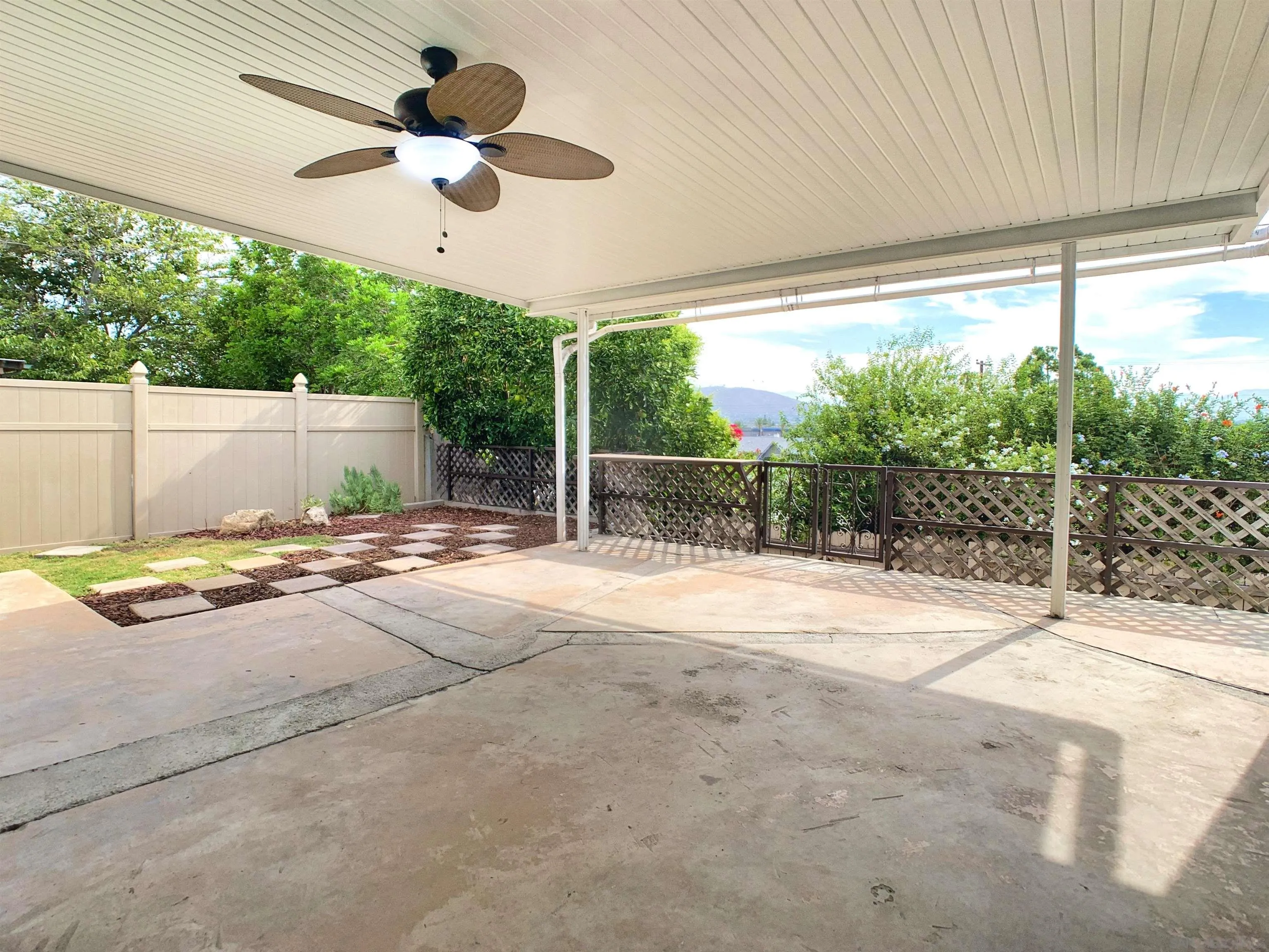 https://cdn.realtyfeed.com/cdn/127/260021462/013e9d4051c0460a9e23791df3b31740.webp
