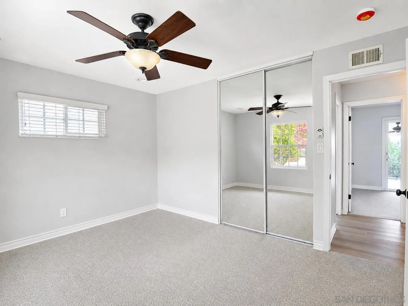 https://cdn.realtyfeed.com/cdn/127/260021462/2503400506f824a8346110259880d9d8.webp