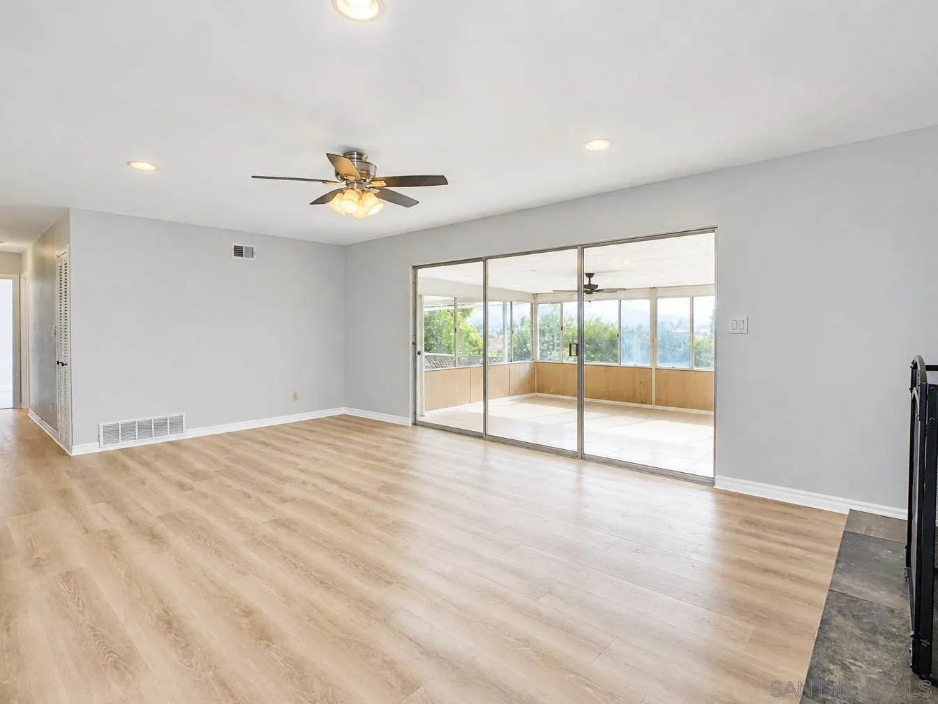 https://cdn.realtyfeed.com/cdn/127/260021462/393d789fb5905d3545bea2ecd48b38e4.webp